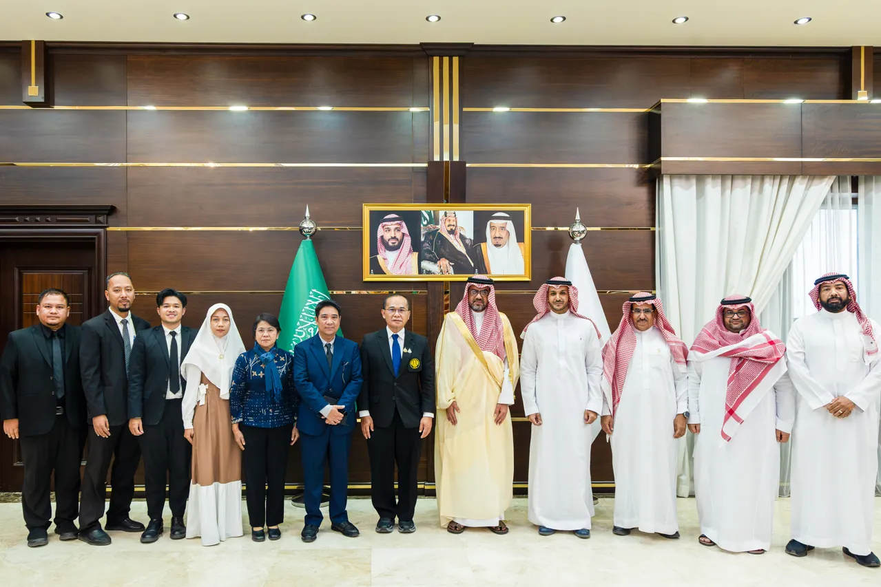 رئيس الجامعة الإسلامية يستقبل مستشار التكامل والتنمية بمركز إدارة محافظات الحدود الجنوبية بمملكة تايلاند - 5