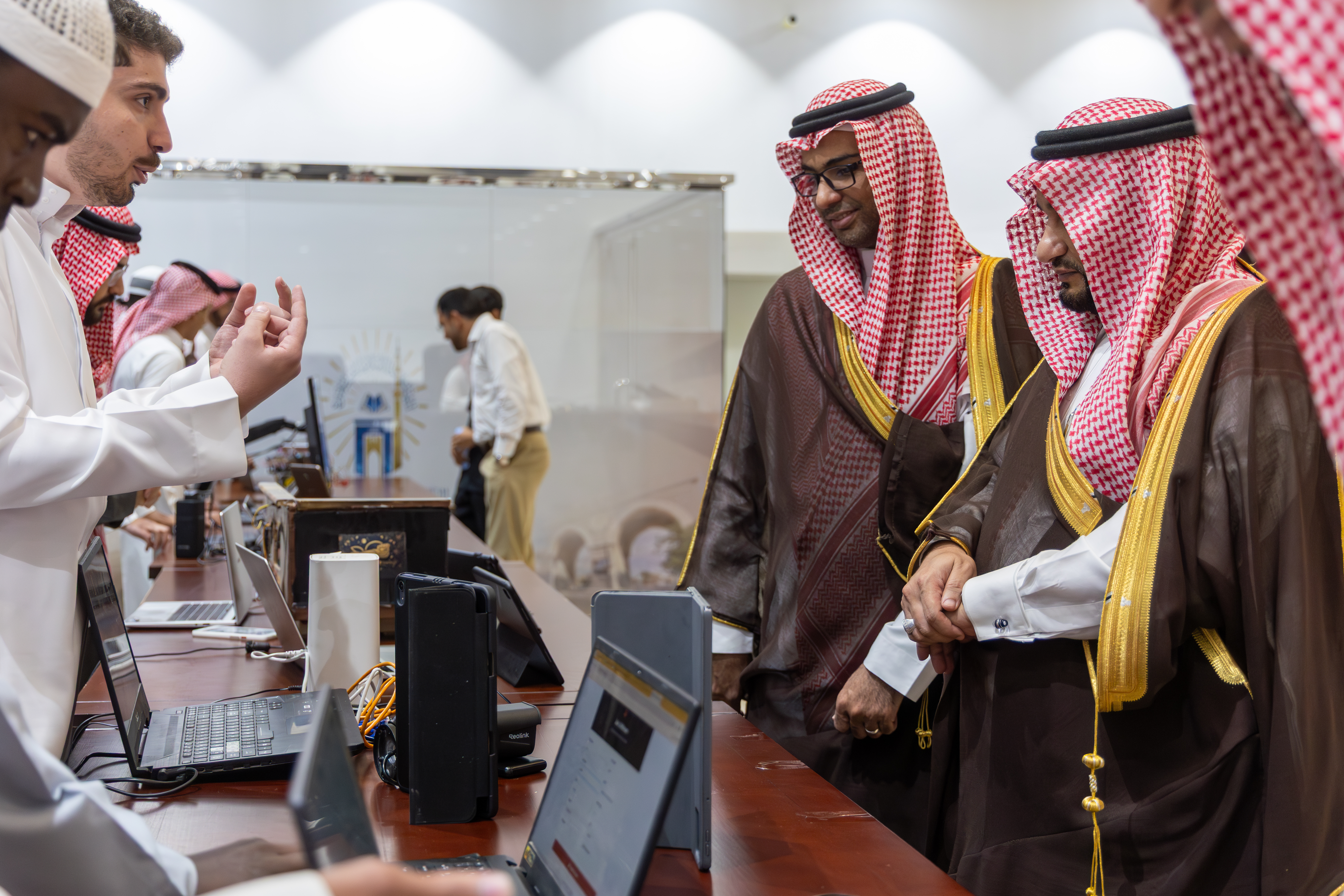 الجامعة الإسلامية تنظّم معرض المشاريع التقنية وتكرّم الطلاب أصحاب مشاريع التخرج المتميزة بكلية الحاسب الآلي ونظم المعلومات - 1