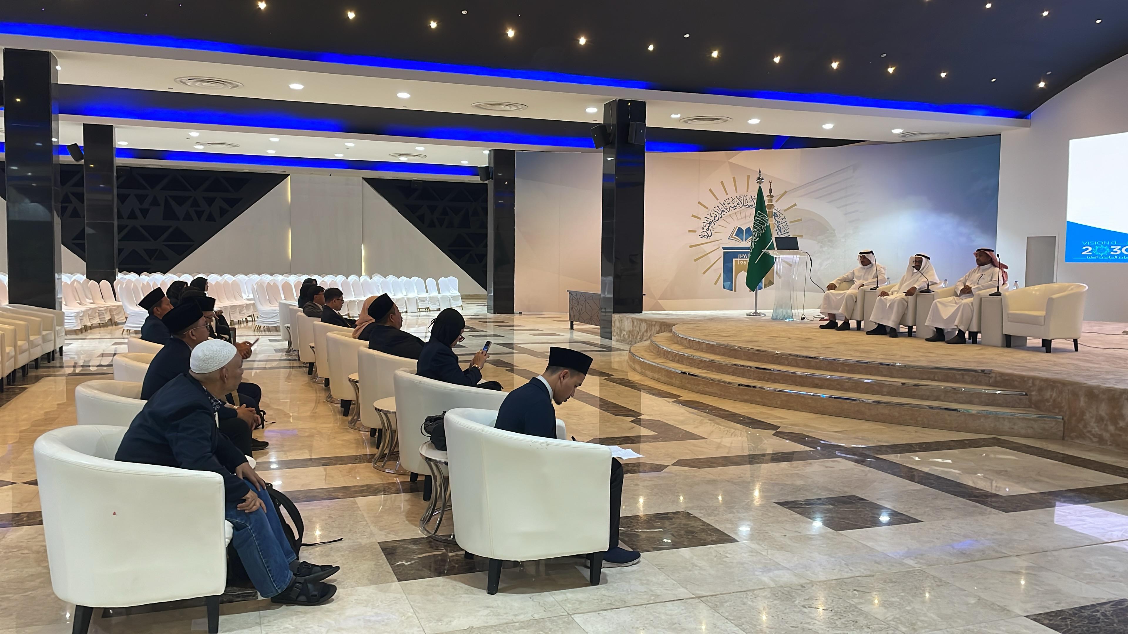 استقبلت الجامعة الإسلامية وفداً من جامعة مولانا مالك الإسلامية الحكومية من جمهورية إندونيسيا. - 3