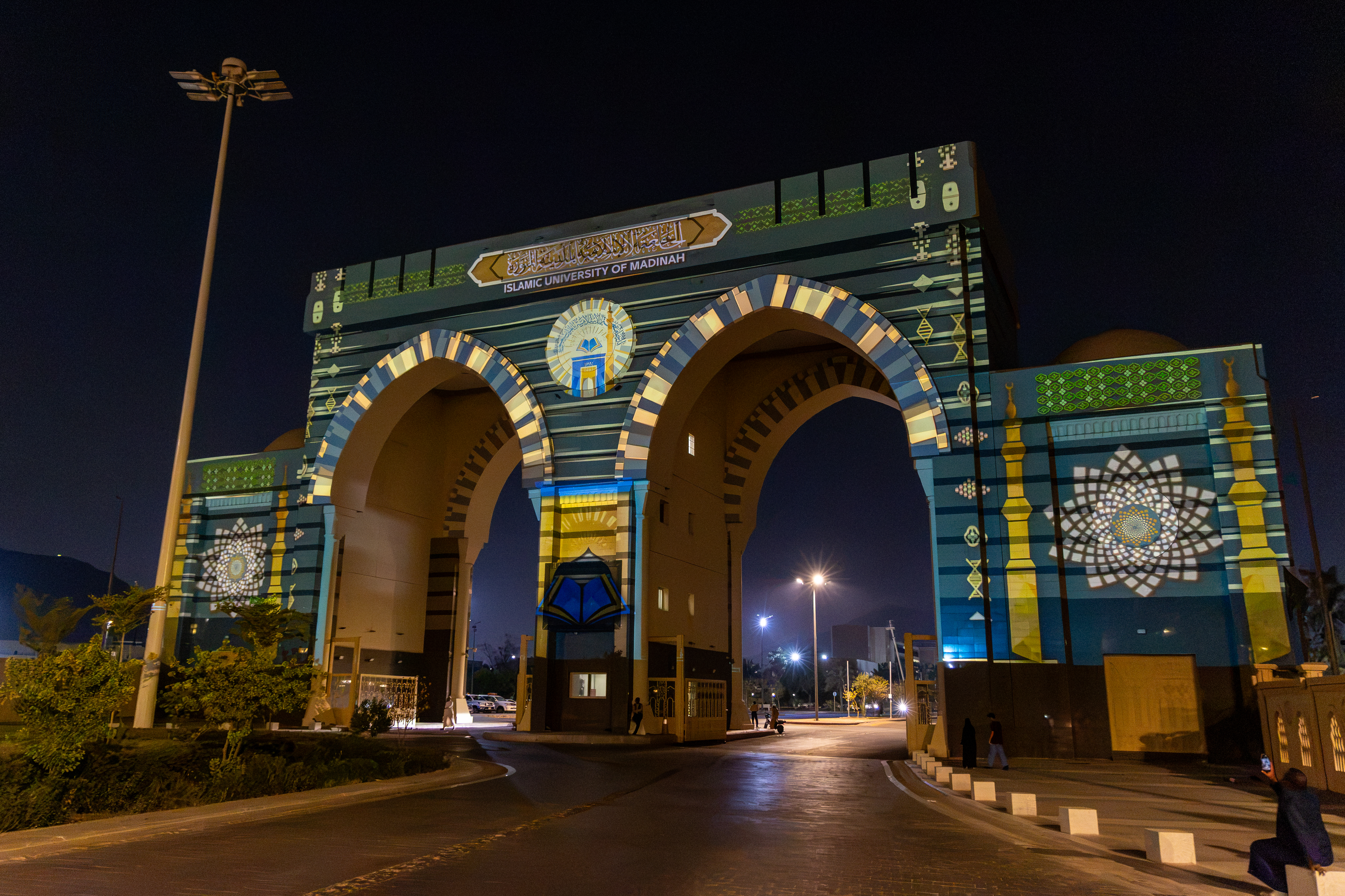 عرض ثلاثي الأبعاد على بوابة الجامعة الإسلامية احتفاءً باليوم الوطني  - 3