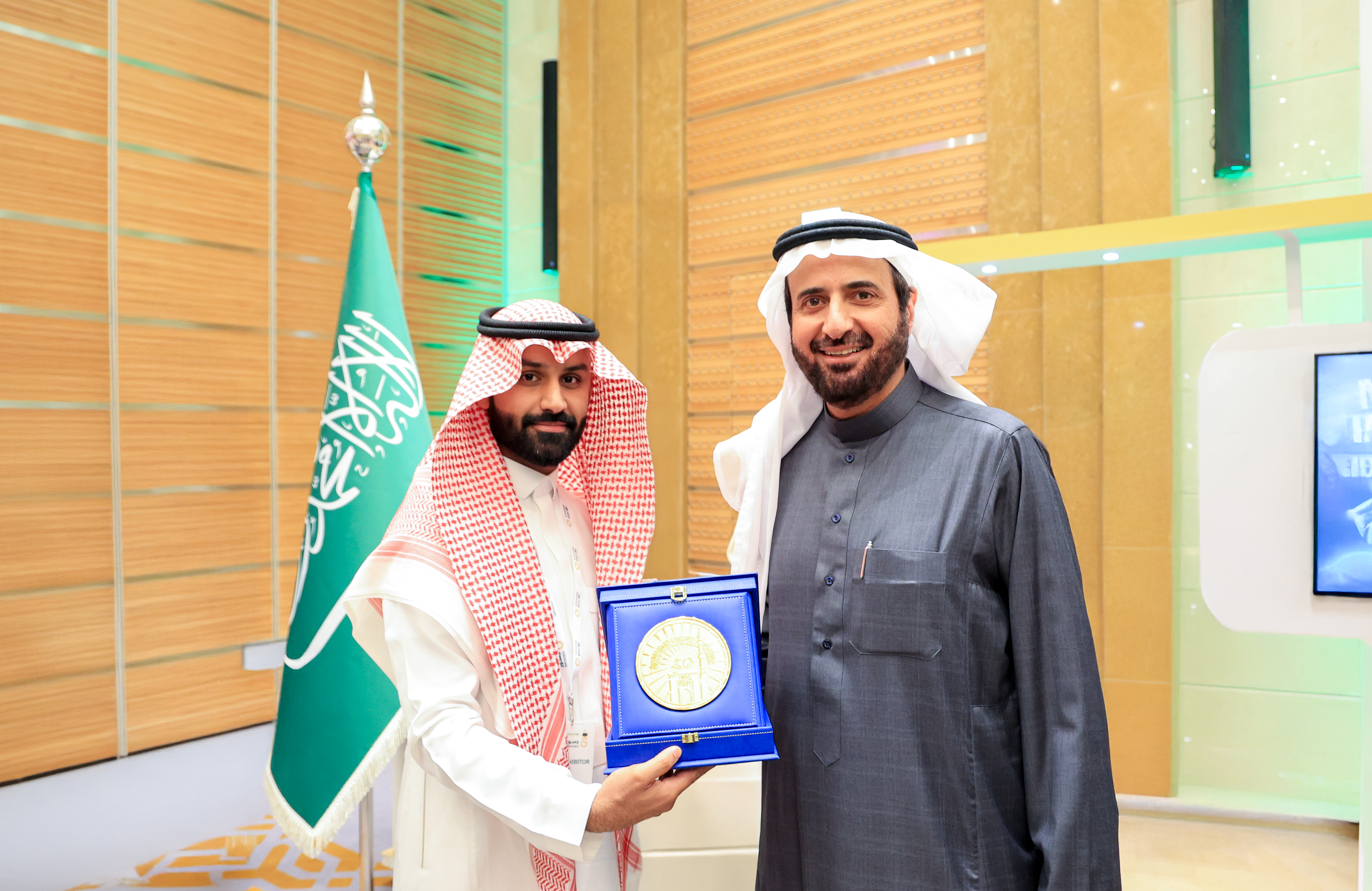 معالي وزير الحج والعمرة د. توفيق الربيعة يزور جناح الجامعة الإسلامية في ملتقى "جسور" - 4