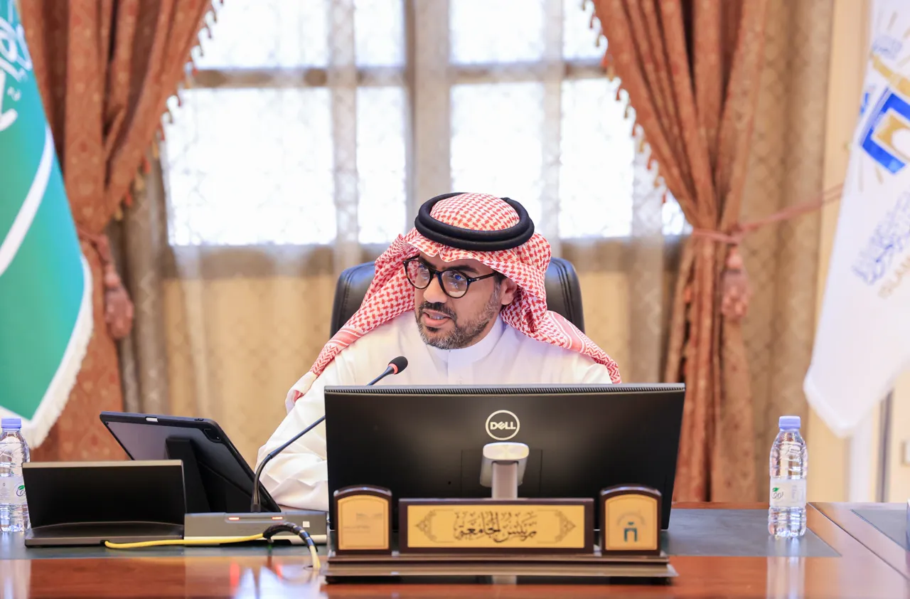 رئيس الجامعة، يترأس مجلس الجامعة في جلسته العاشرة من العام الجامعي 1446هـ - 1