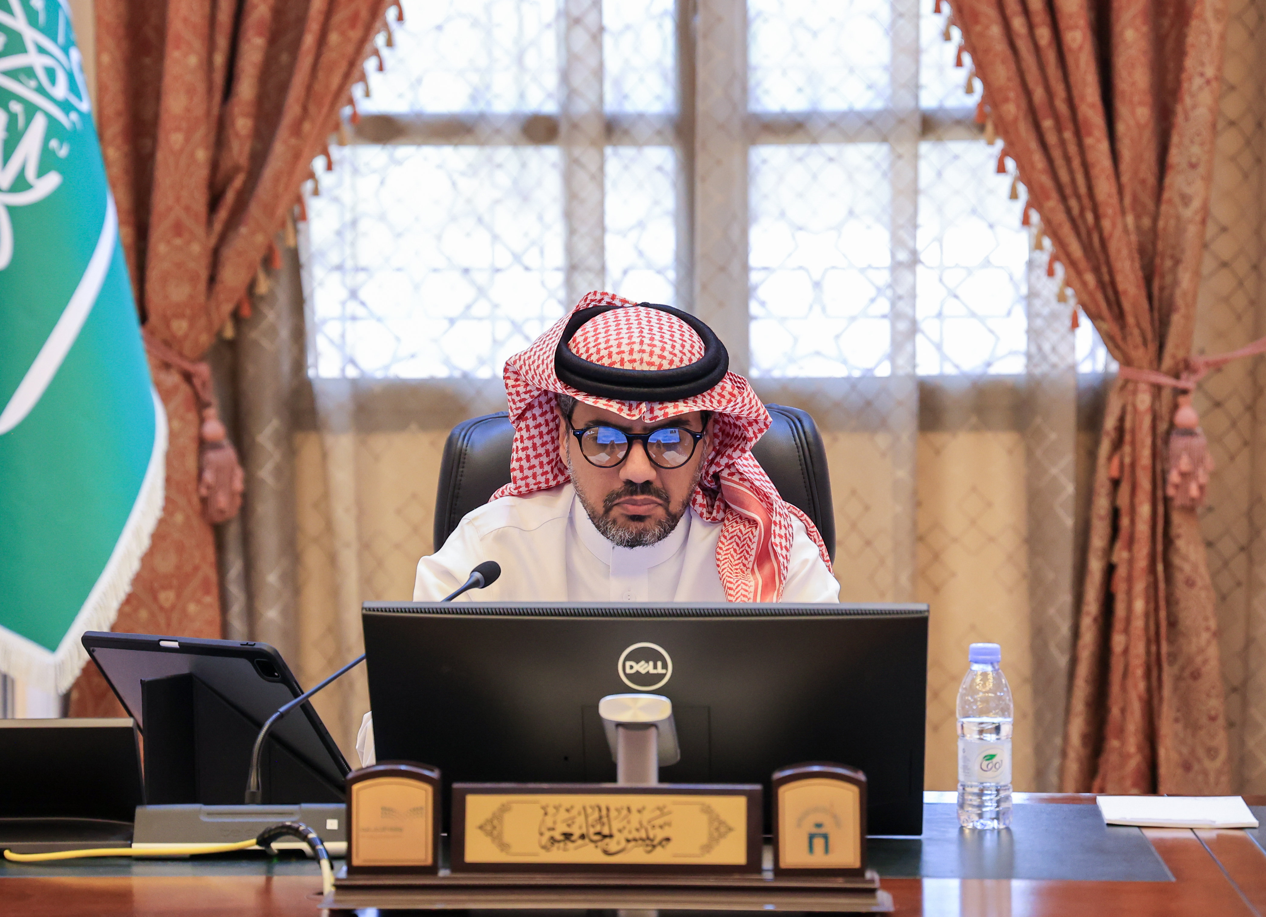 رئيس الجامعة، يترأس انعقاد اللجنة الدائمة الاستشارية في جلستها الثانية من العام الجامعي الحالي.  - 1