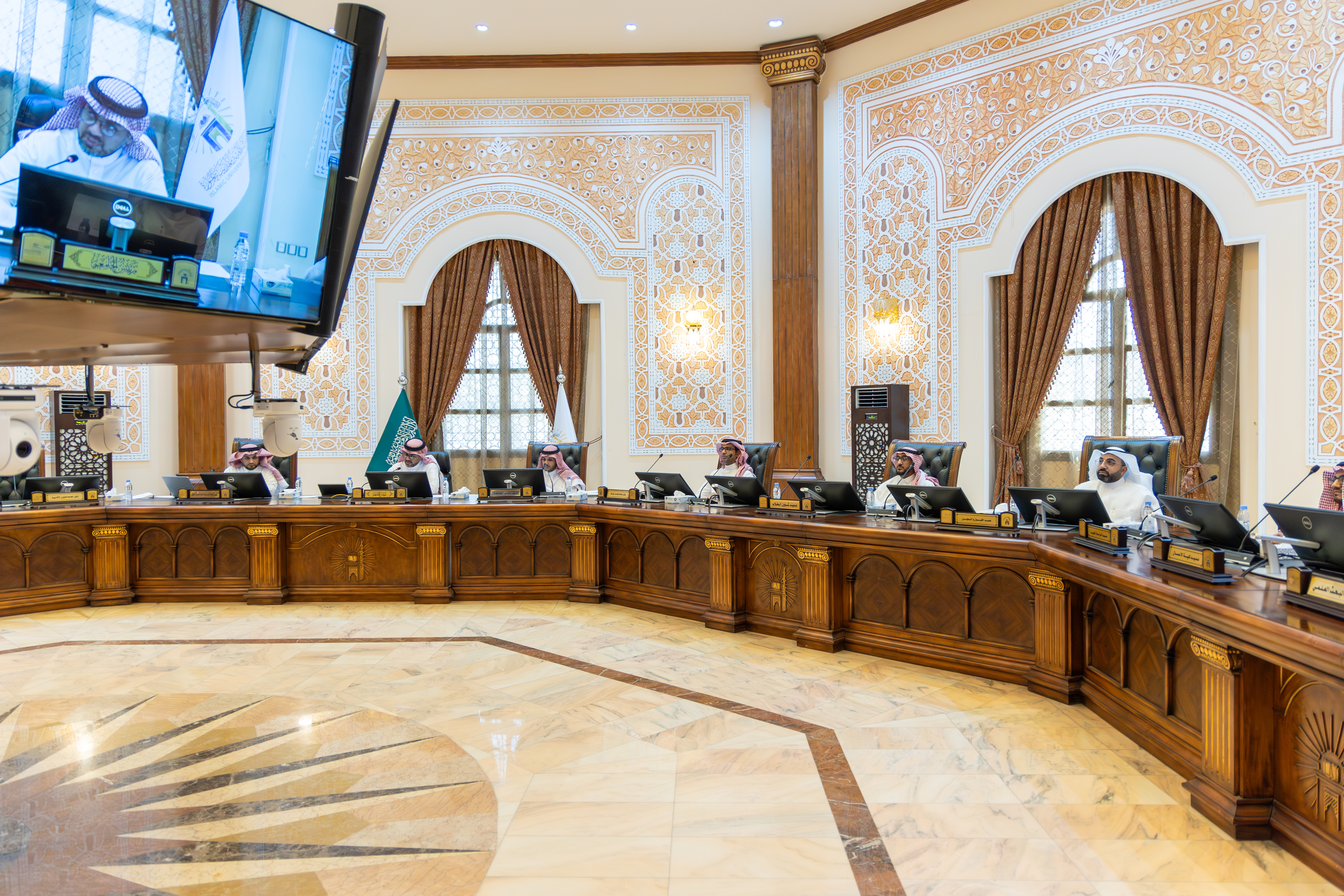 رئيس الجامعة يترأس مجلس الجامعة في جلسته التاسعة من العام الجامعي ١٤٤٧هـ - 3