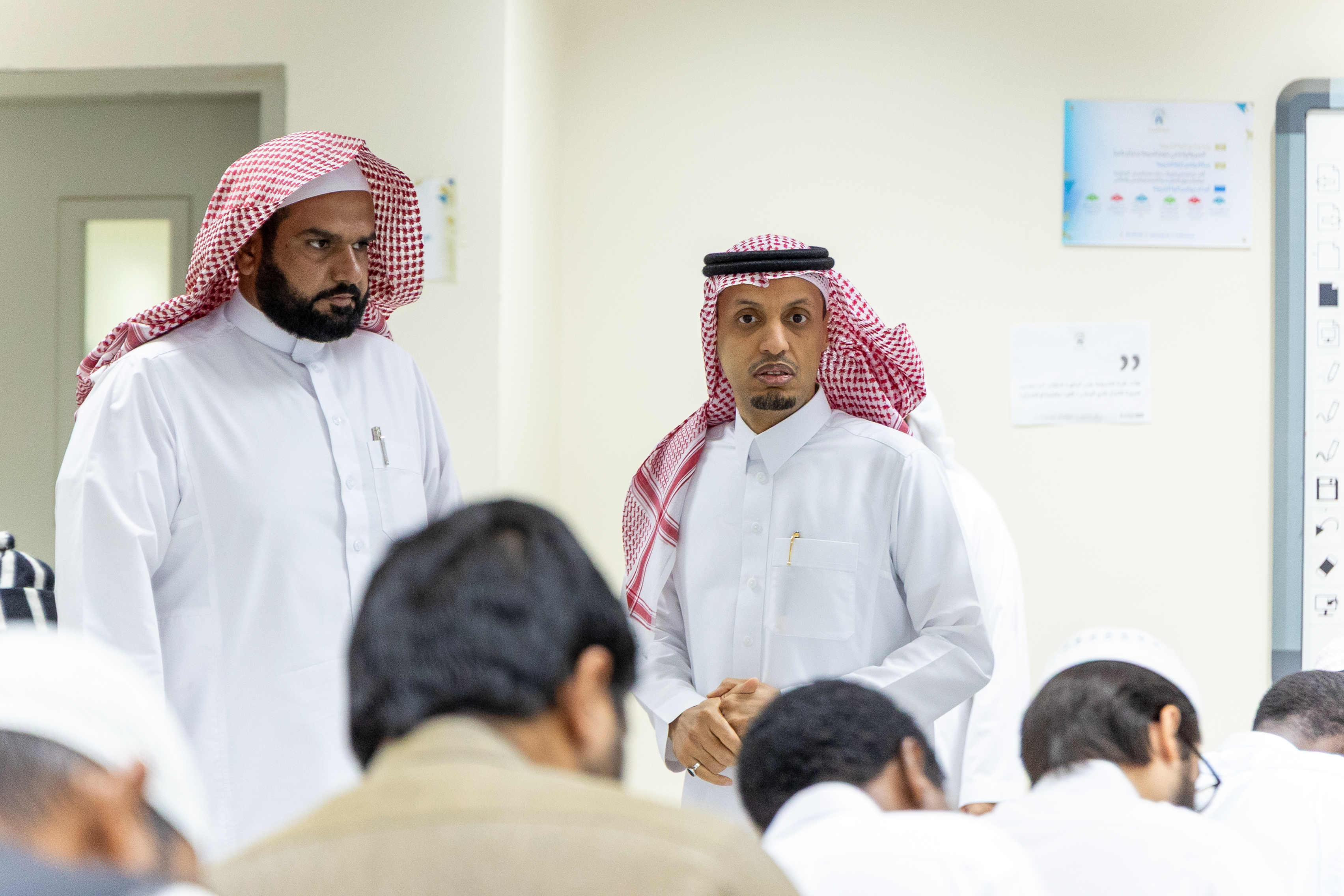 وكيل الجامعة الإسلامية يتفقد قاعات الاختبارات بكليات الجامعة - 3