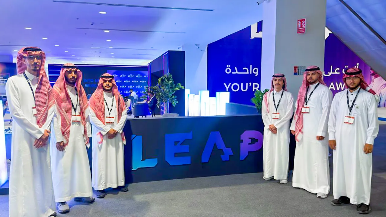 طلاب الجامعة الإسلامية يشاركون في مؤتمر "ليب" التقني بالرياض للاطلاع على أحدث الابتكارات التقنية