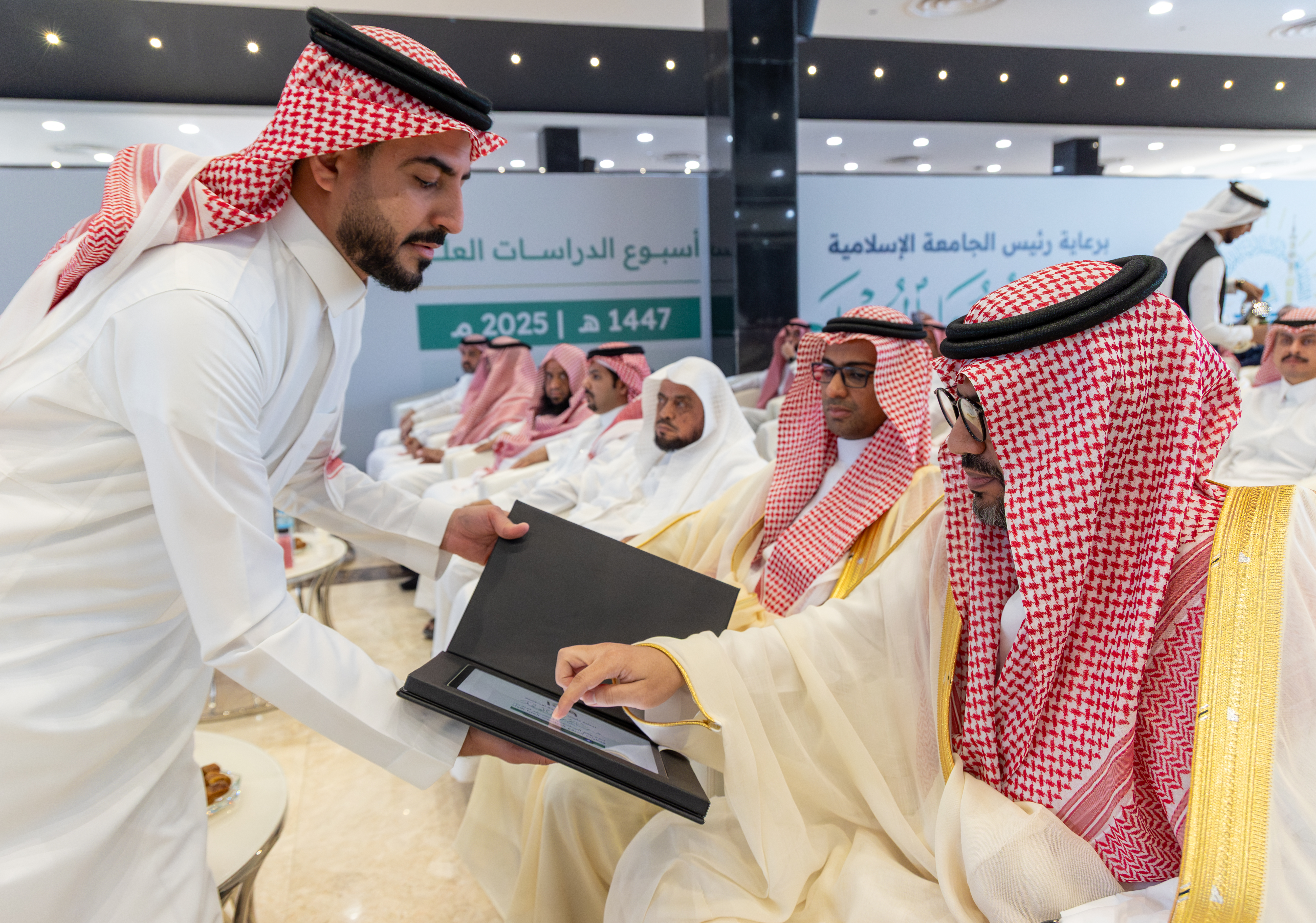 برعاية رئيس الجامعة الإسلامية  الجامعة تُدشّن "أسبوع الدراسات العليا الأول" تحت شعار (تمكين وتطوير) - 5