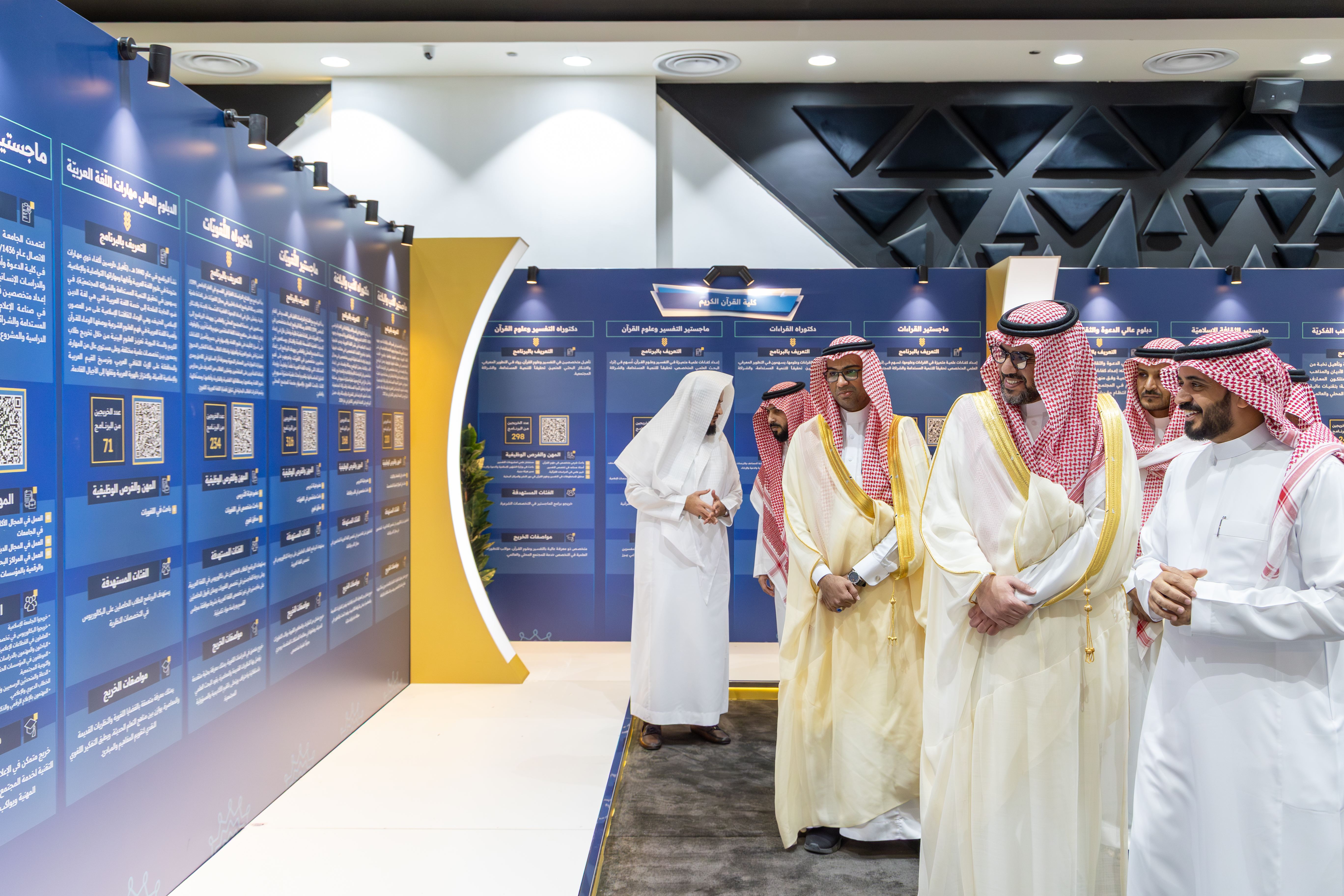 برعاية رئيس الجامعة الإسلامية  الجامعة تُدشّن "أسبوع الدراسات العليا الأول" تحت شعار (تمكين وتطوير) - 3