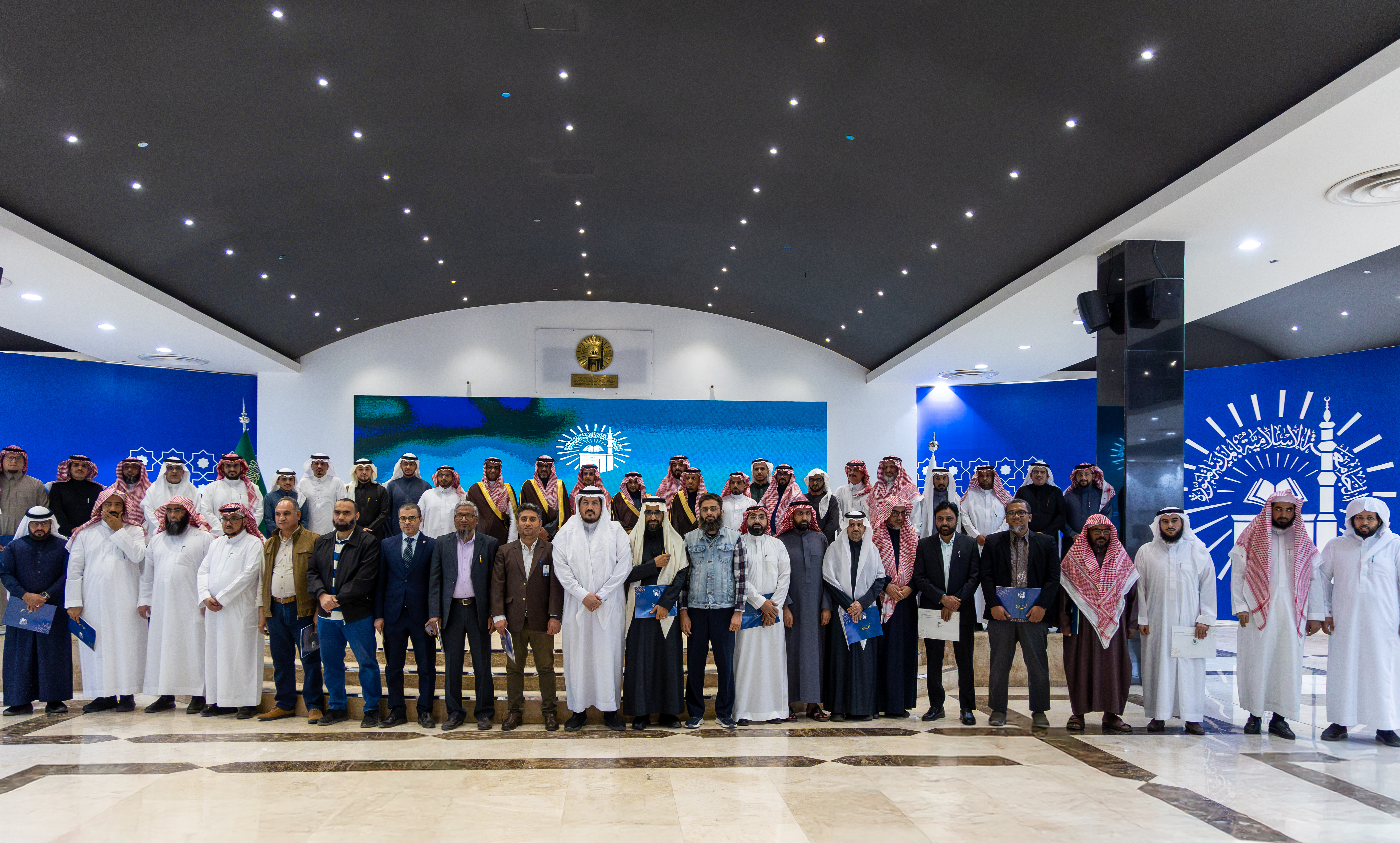 رئيس الجامعة الإسلامية يرعى حفل تكريم المتقاعدين والمترقين - 1