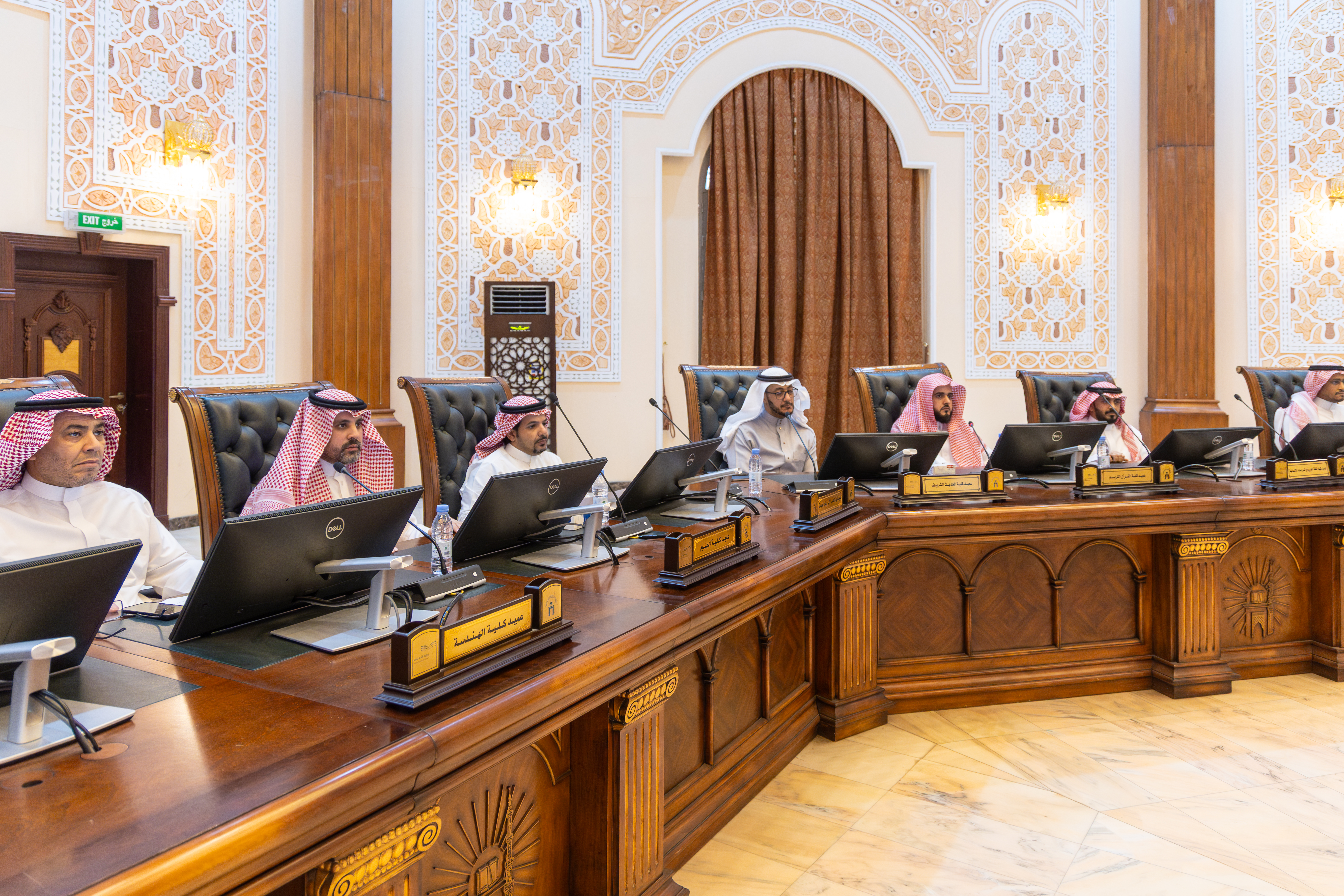 رئيس الجامعة يترأس مجلس الجامعة في جلسته الثامنة من العام الجامعي ١٤٤٧هـ - 4
