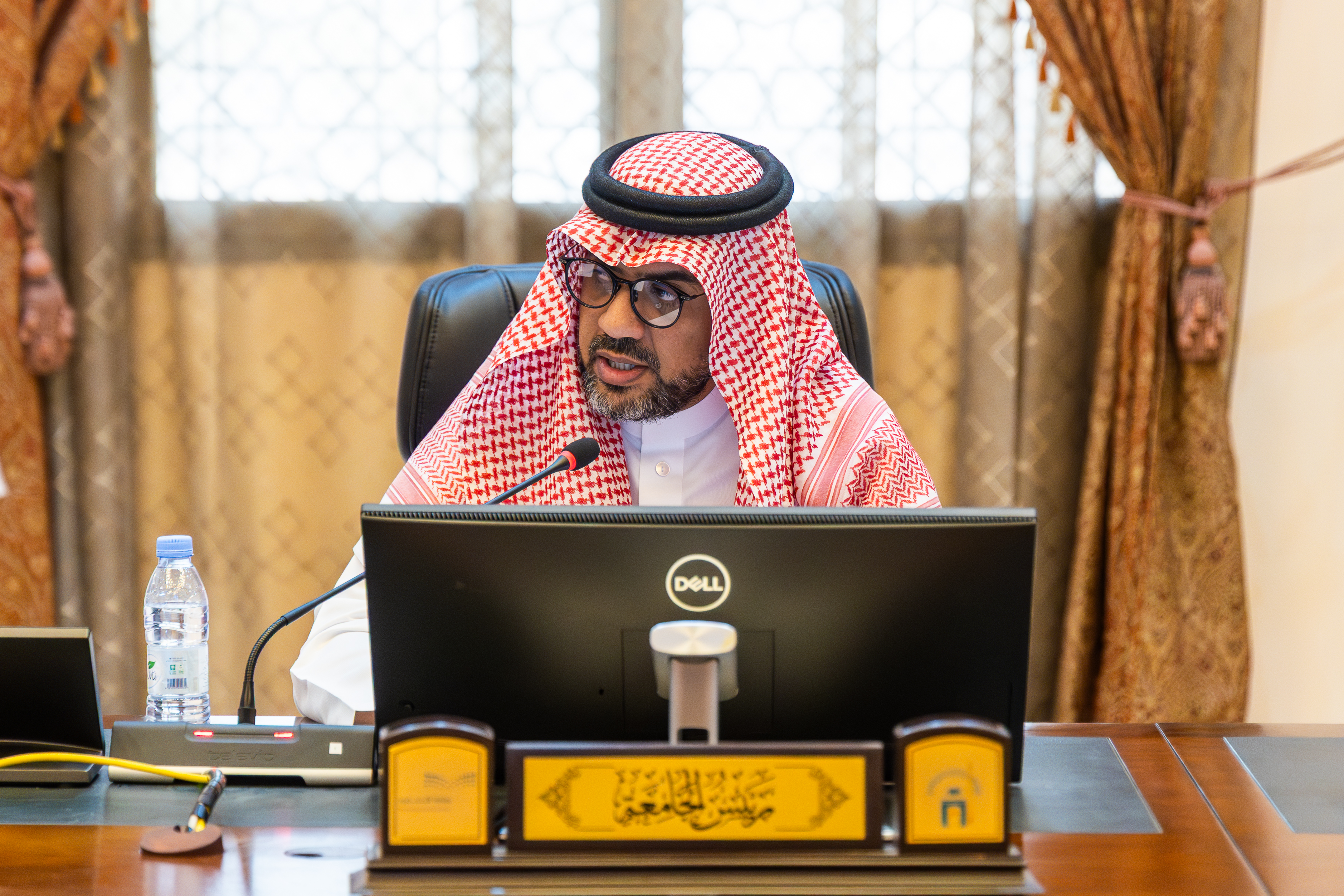رئيس الجامعة يترأس مجلس الجامعة في جلسته الثامنة من العام الجامعي ١٤٤٧هـ - 1
