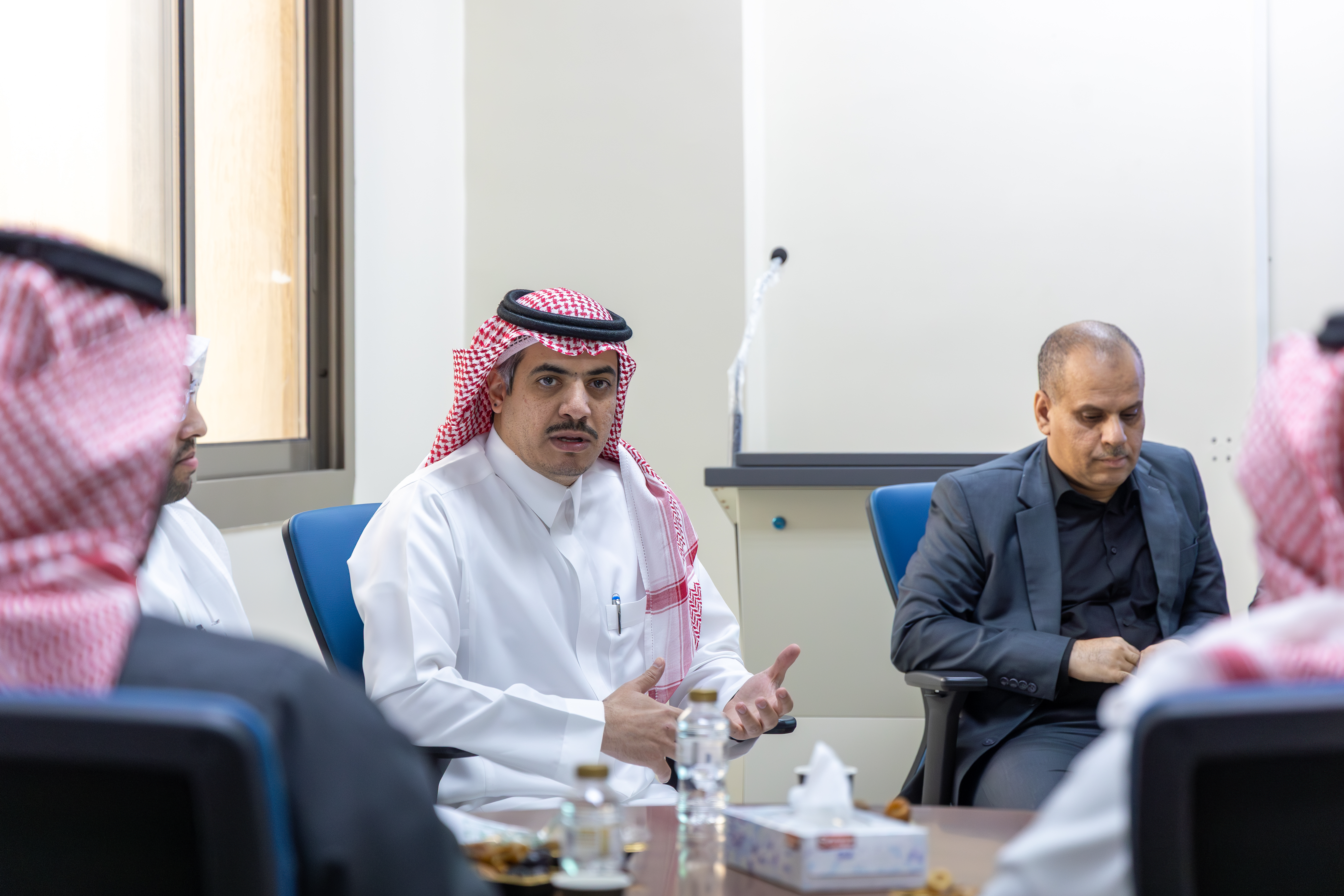 وكيل الجامعة للشؤون الأكاديمية يرأس اجتماع البرامج الأكاديمية بعمادة التطوير والجودة - 4