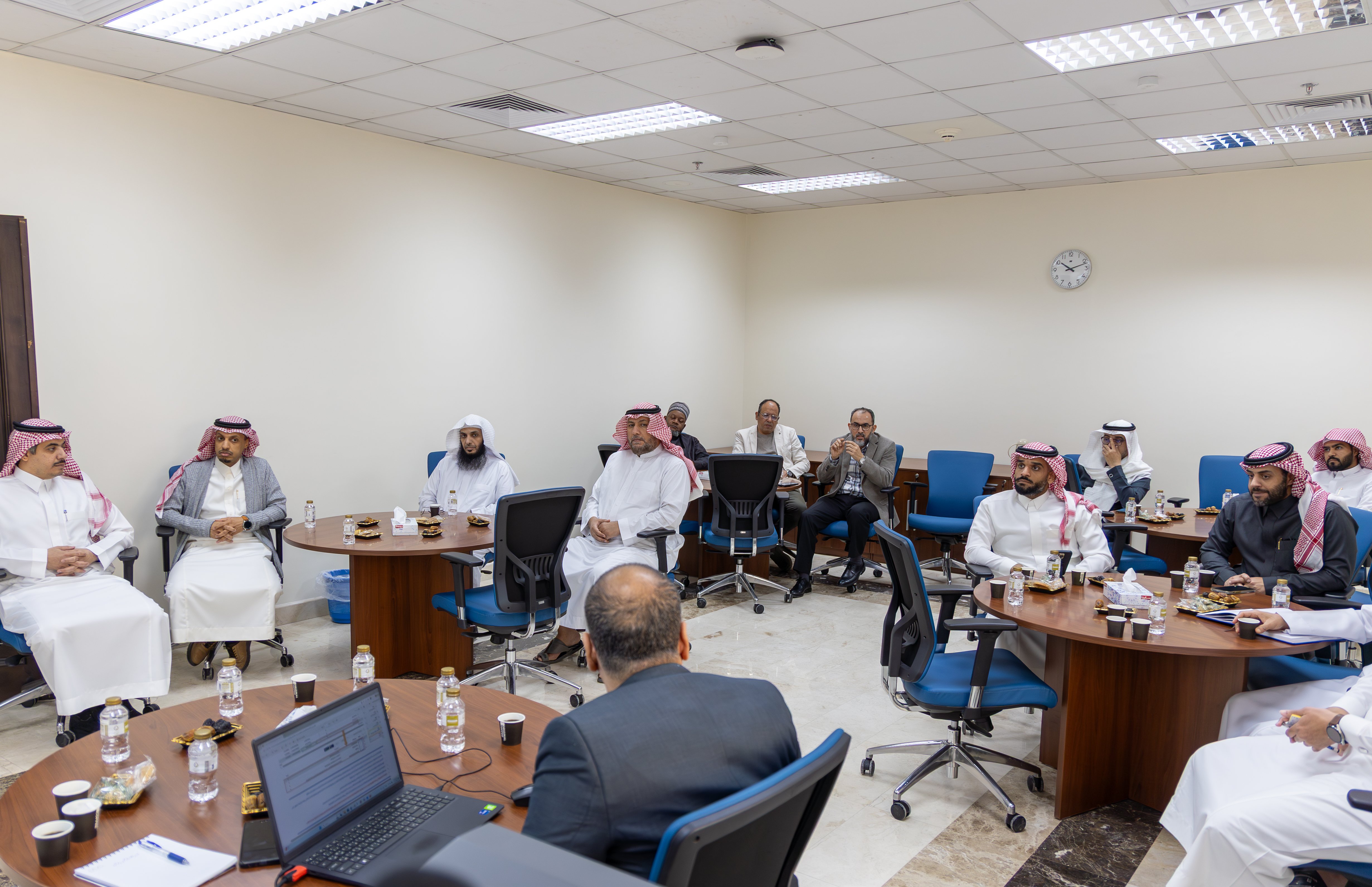 وكيل الجامعة للشؤون الأكاديمية يرأس اجتماع البرامج الأكاديمية بعمادة التطوير والجودة - 3