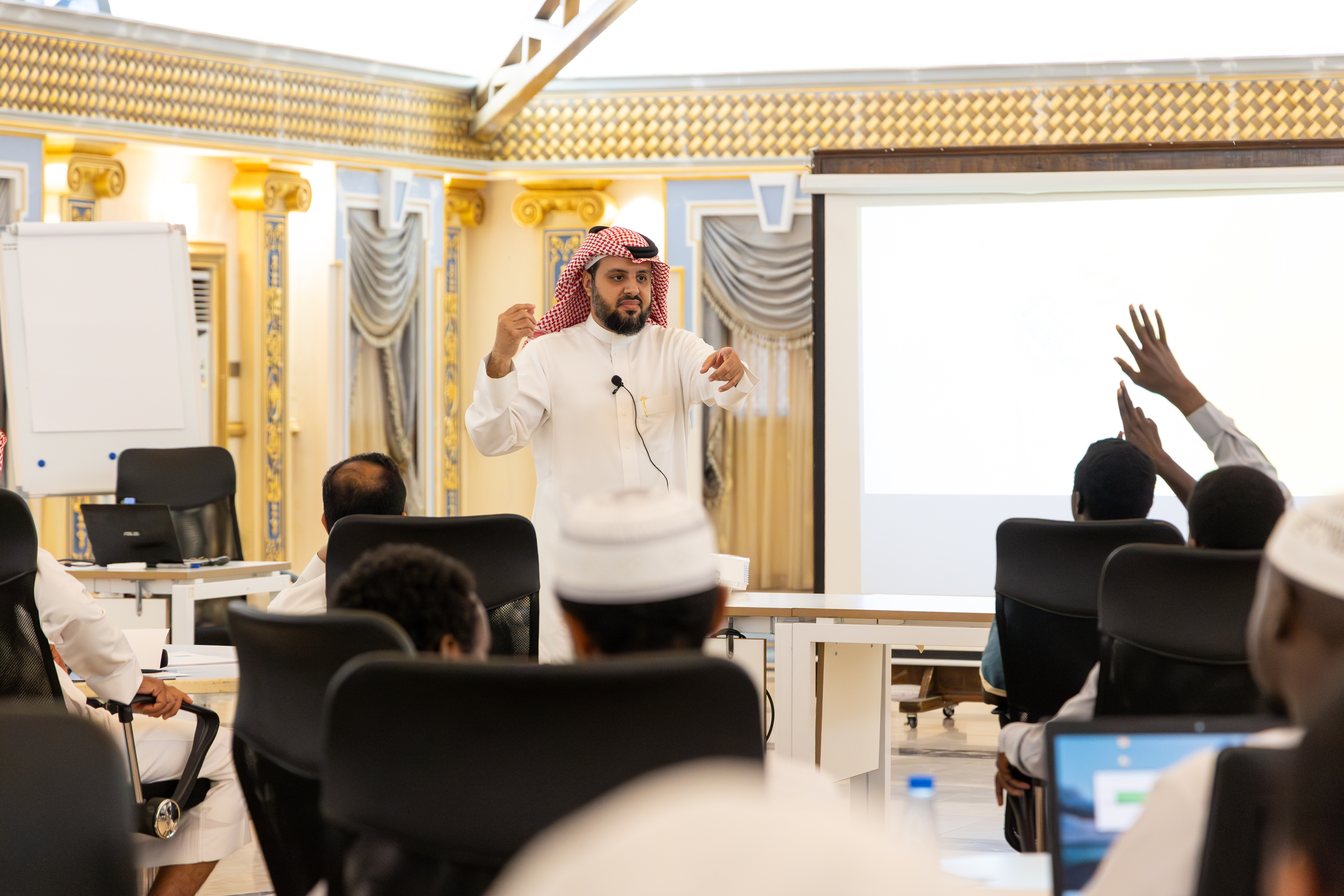 الجامعة الإسلامية تنفذ المرحلة الثانية من المشروع الوطني “رائد متقدم” بالتعاون مع جامعة الملك فهد للبترول والمعادن ممثلةً بأكاديمية الفوزان - 9