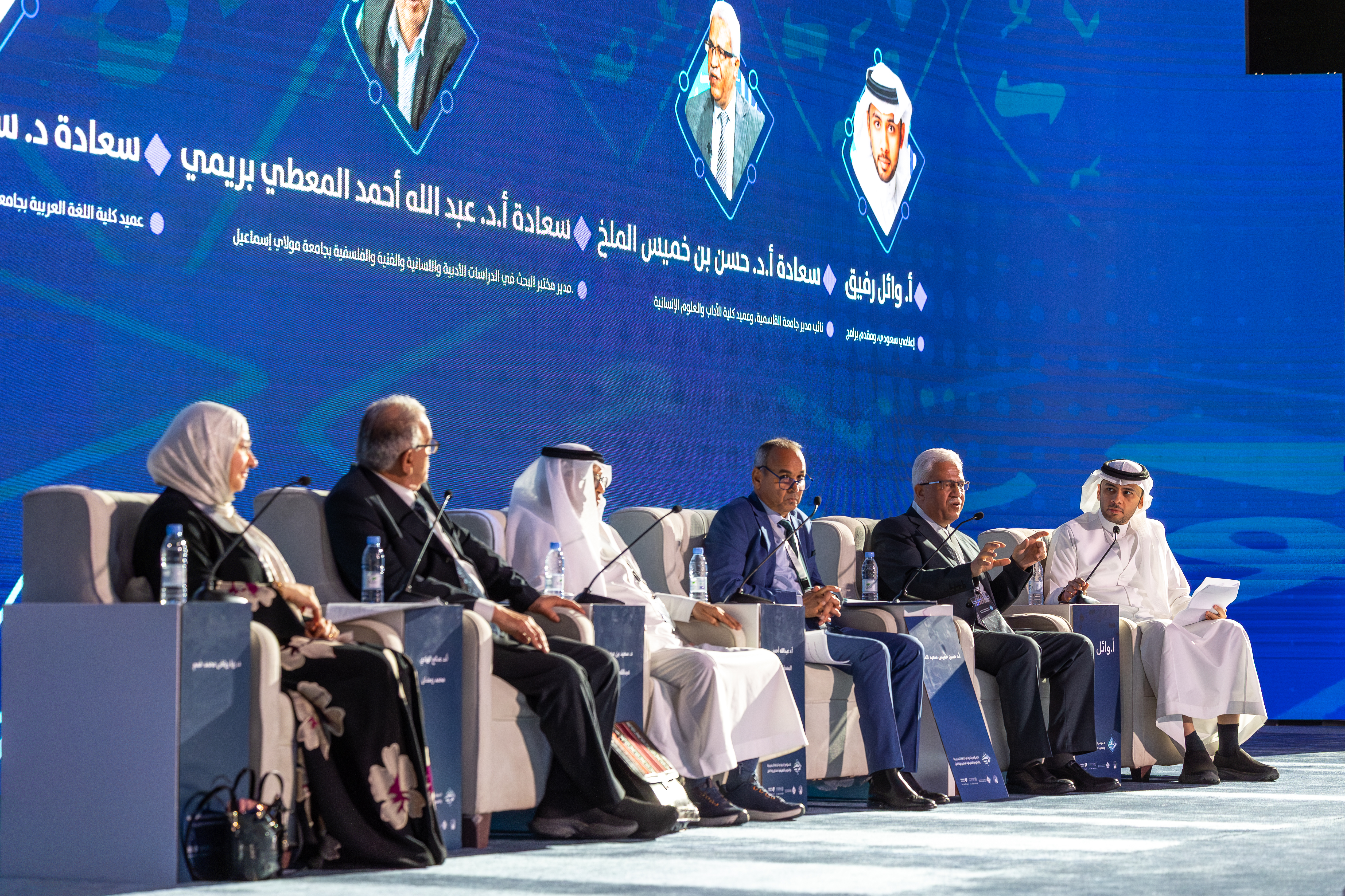 جلسة حوارية في المؤتمر الدولي «اللغة العربية والعلوم التطبيقية» تستعرض فرص الدراسات البينية بين العربية والعلوم التطبيقية - 6