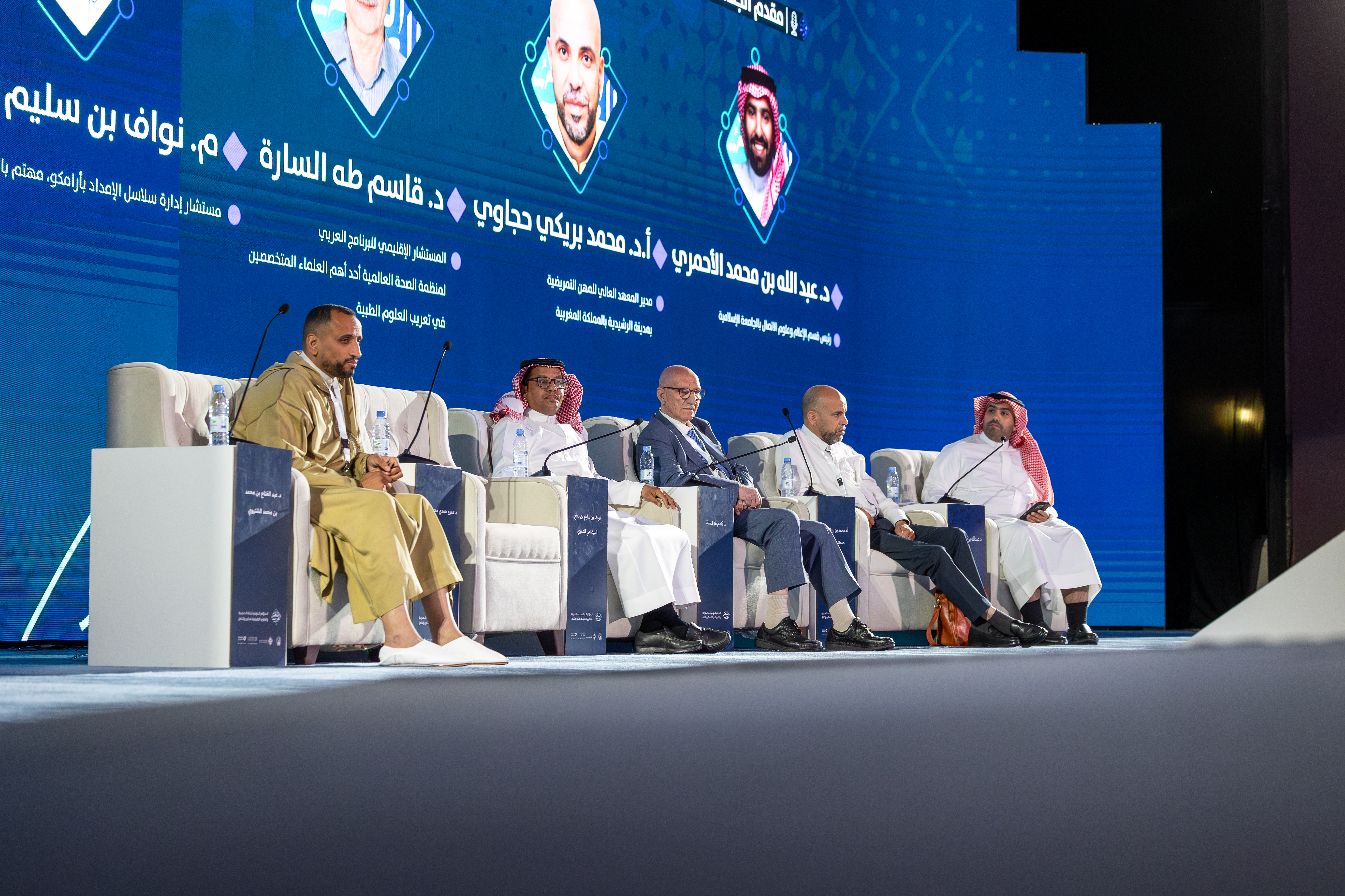 في جلسة حوارية ضمن المؤتمر الدولي «اللغة العربية والعلوم التطبيقية».. طرح رؤى وتجارب حول تعريب العلوم التطبيقية وتحدياته - 2