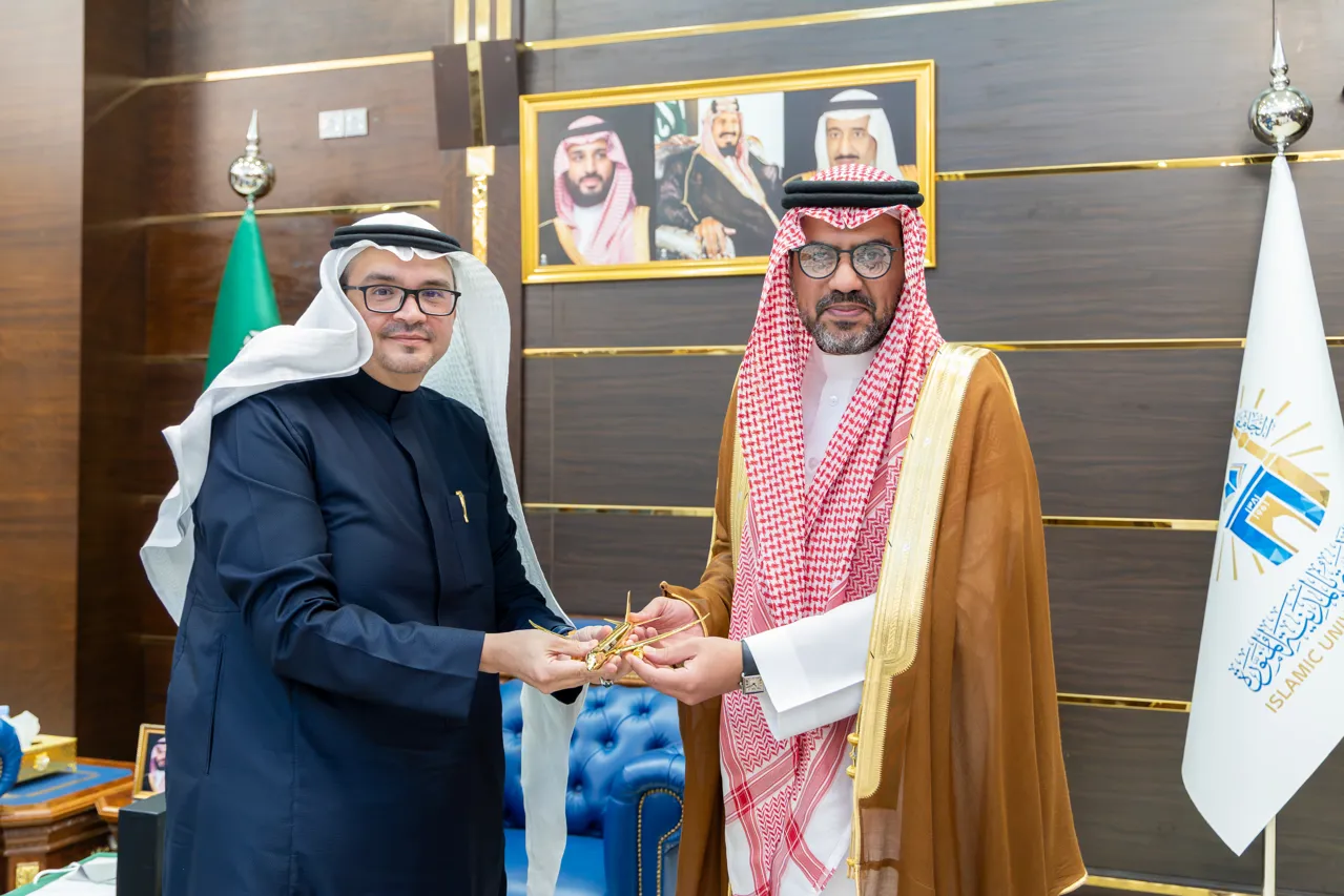 رئيس الجامعة الإسلامية يستقبل مدير الخطوط السعودية بالمدينة المنورة وينبع والعُلا المكلف - 4