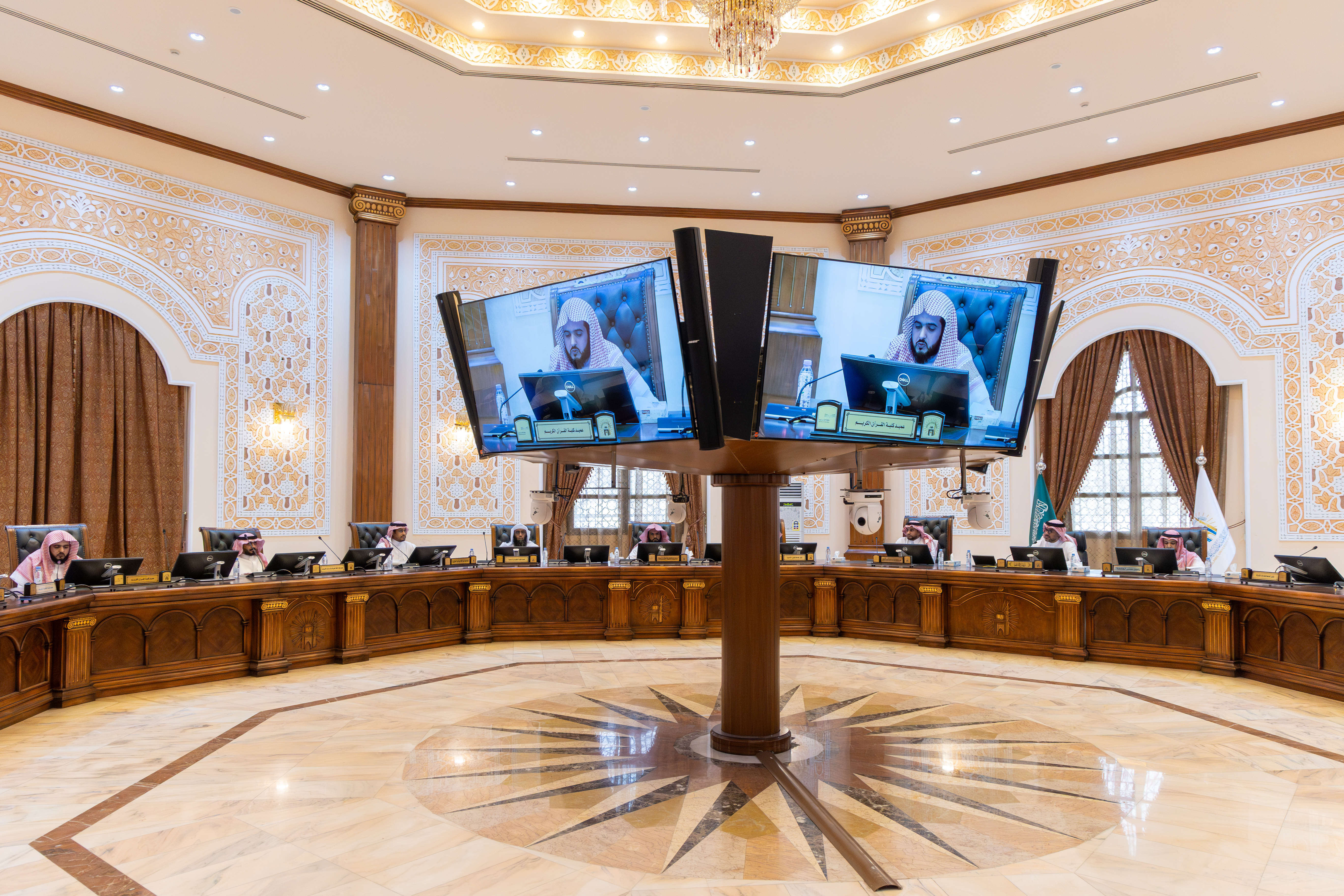 رئيس الجامعة يترأس مجلس الجامعة في جلسته السابعة من العام الجامعي ١٤٤٧هـ - 1