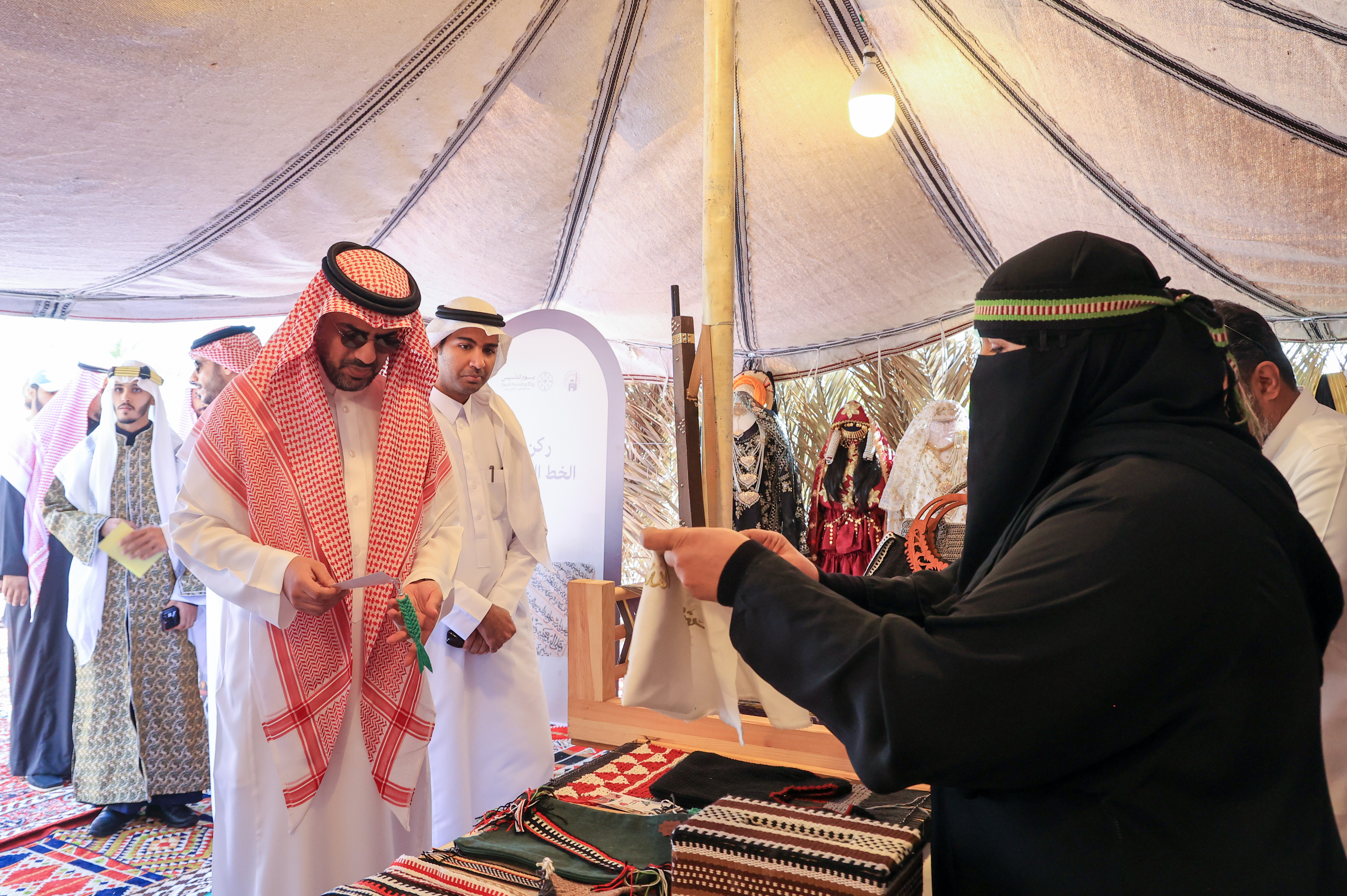 برعاية وحضور رئيس الجامعة د. صالح بن علي العقلا، دشنت الجامعة الإسلامية فعاليات يوم التأسيس، بأركان تراثية وثقافية وتفاعلية متنوعة. - 1
