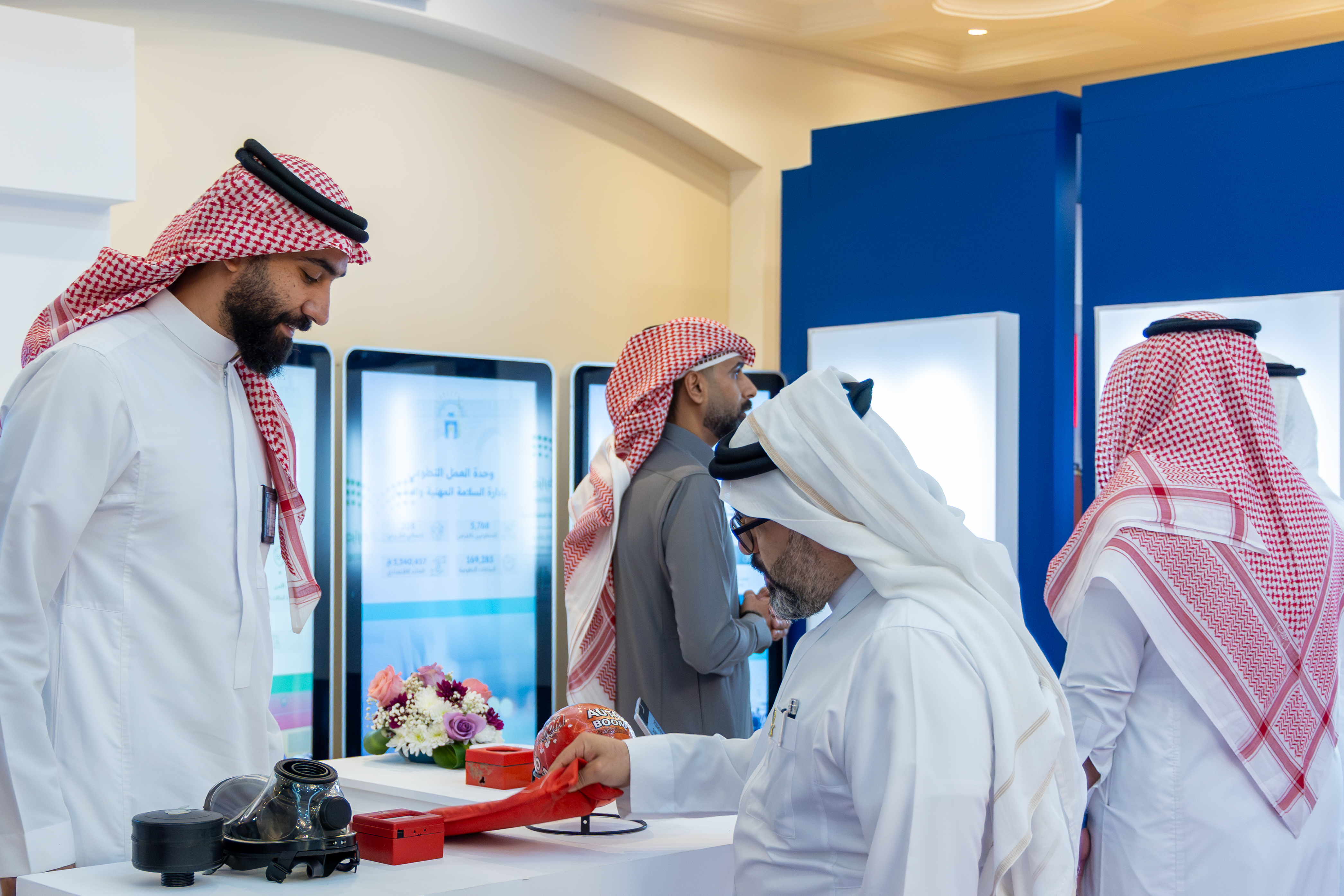 الجامعة الإسلامية تشارك في الملتقى العلمي الثالث للأمن والسلامة والمرافق 2025م - 3