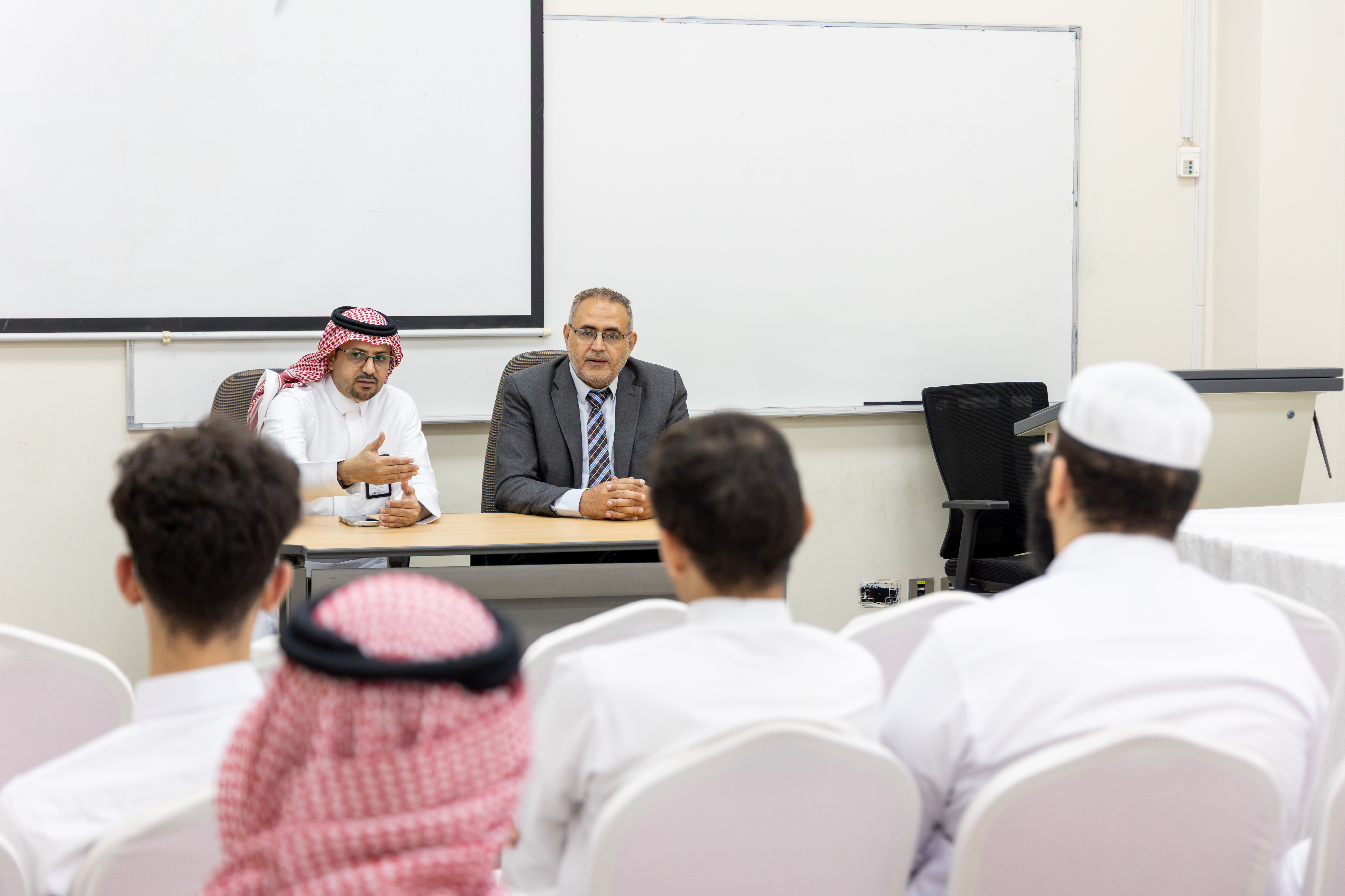 وكيل الجامعة الإسلامية للشؤون الأكاديمية يطّلع على سير العملية التعليمية مع بدء العام الجامعي 1448هـ - 4