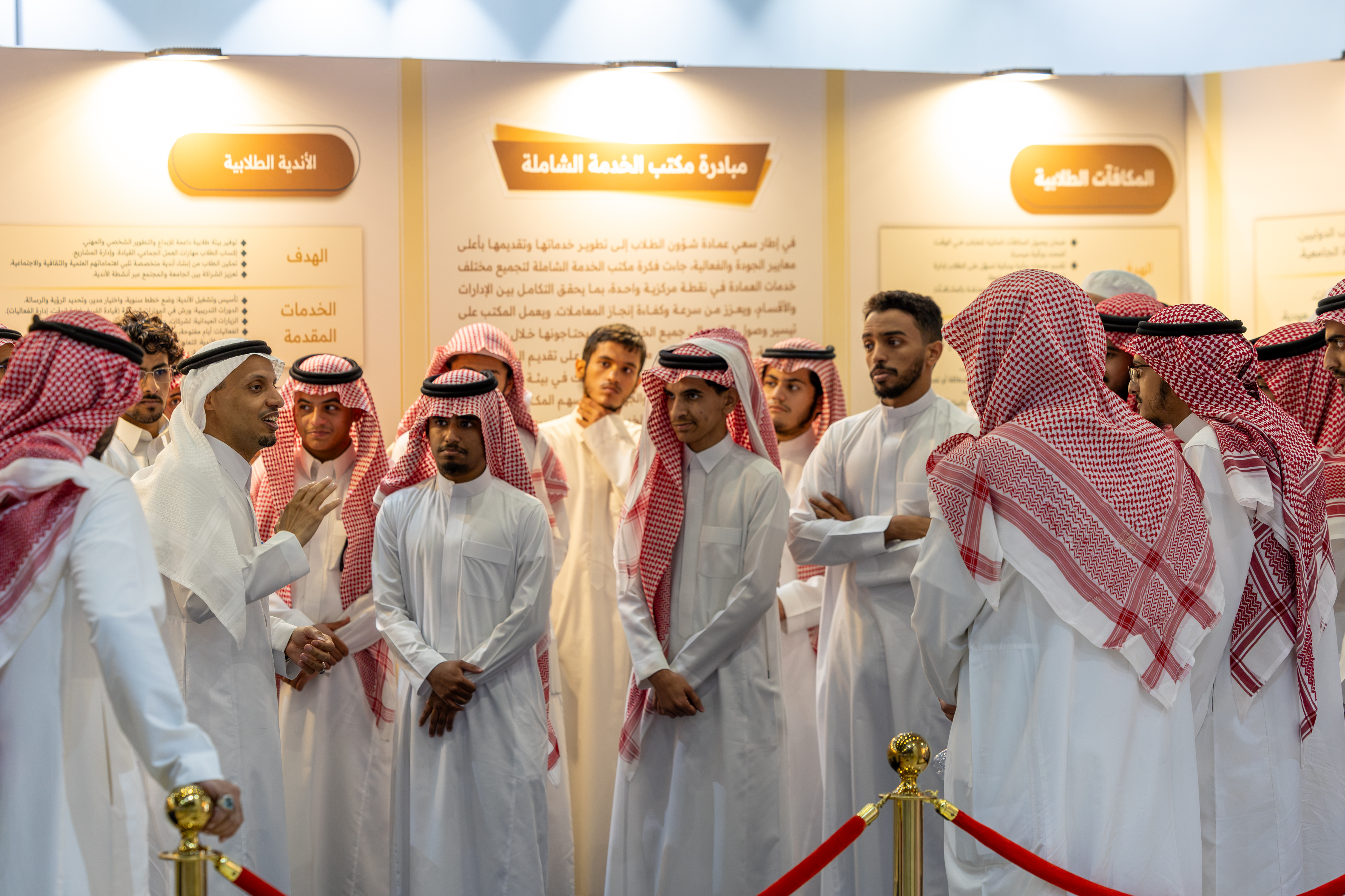 وكيل الجامعة للشؤون الأكاديمية يلتقي الطلبة المستجدين في ملتقى «الطالب أولًا» - 1