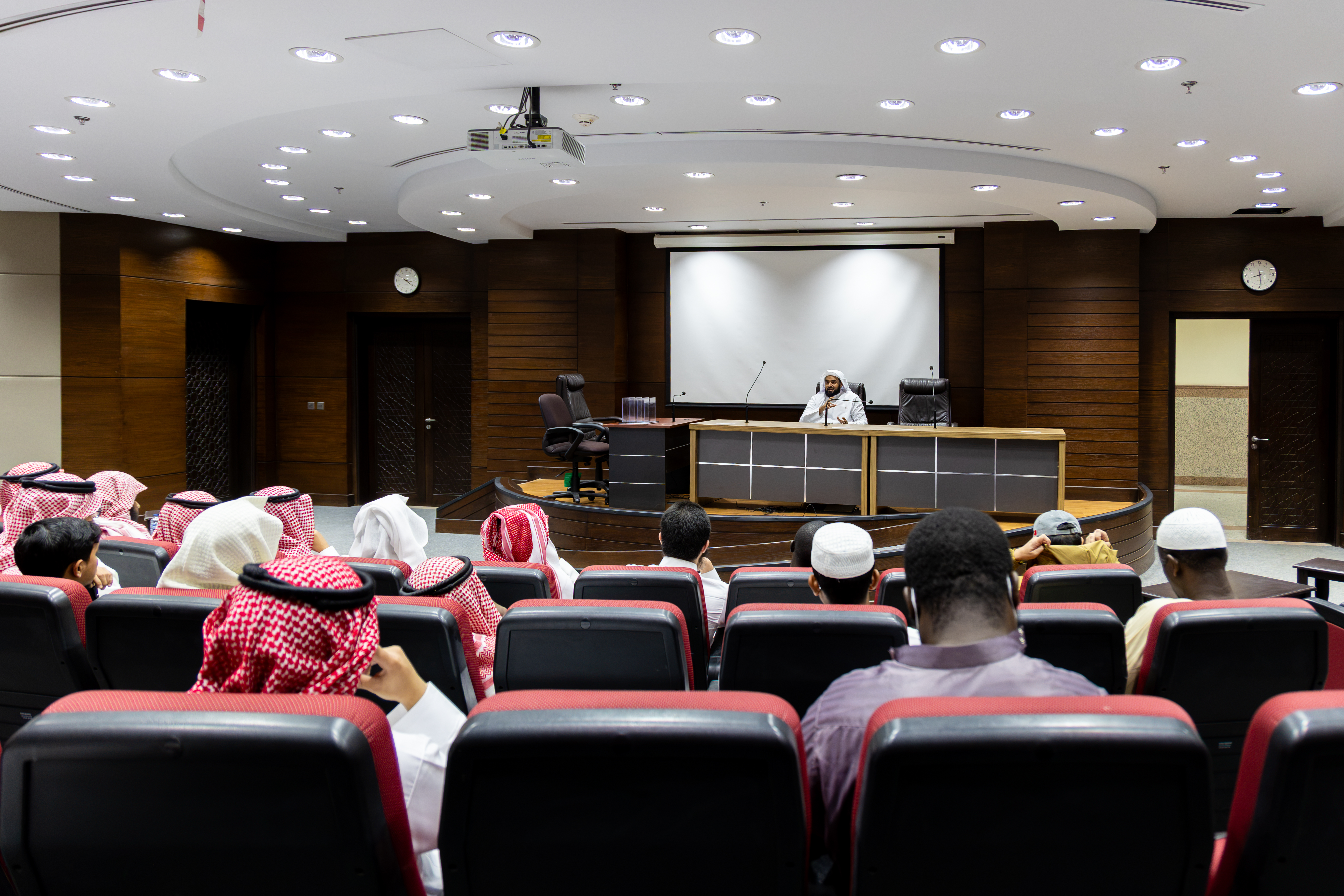 الجامعة الإسلامية تواصل تقديم برامج ولقاءات ارشادية  لتهيئة الطلبة المستجدين للعام الجامعي 1448هـ   - 1