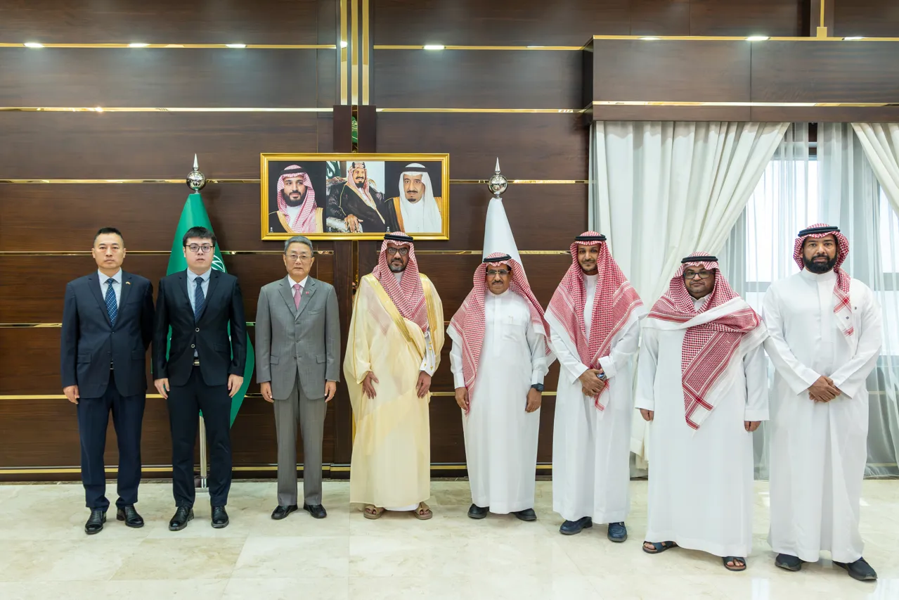 رئيس الجامعة الإسلامية يستقبل القنصل العام لجمهورية الصين الشعبية لدى المملكة - 4