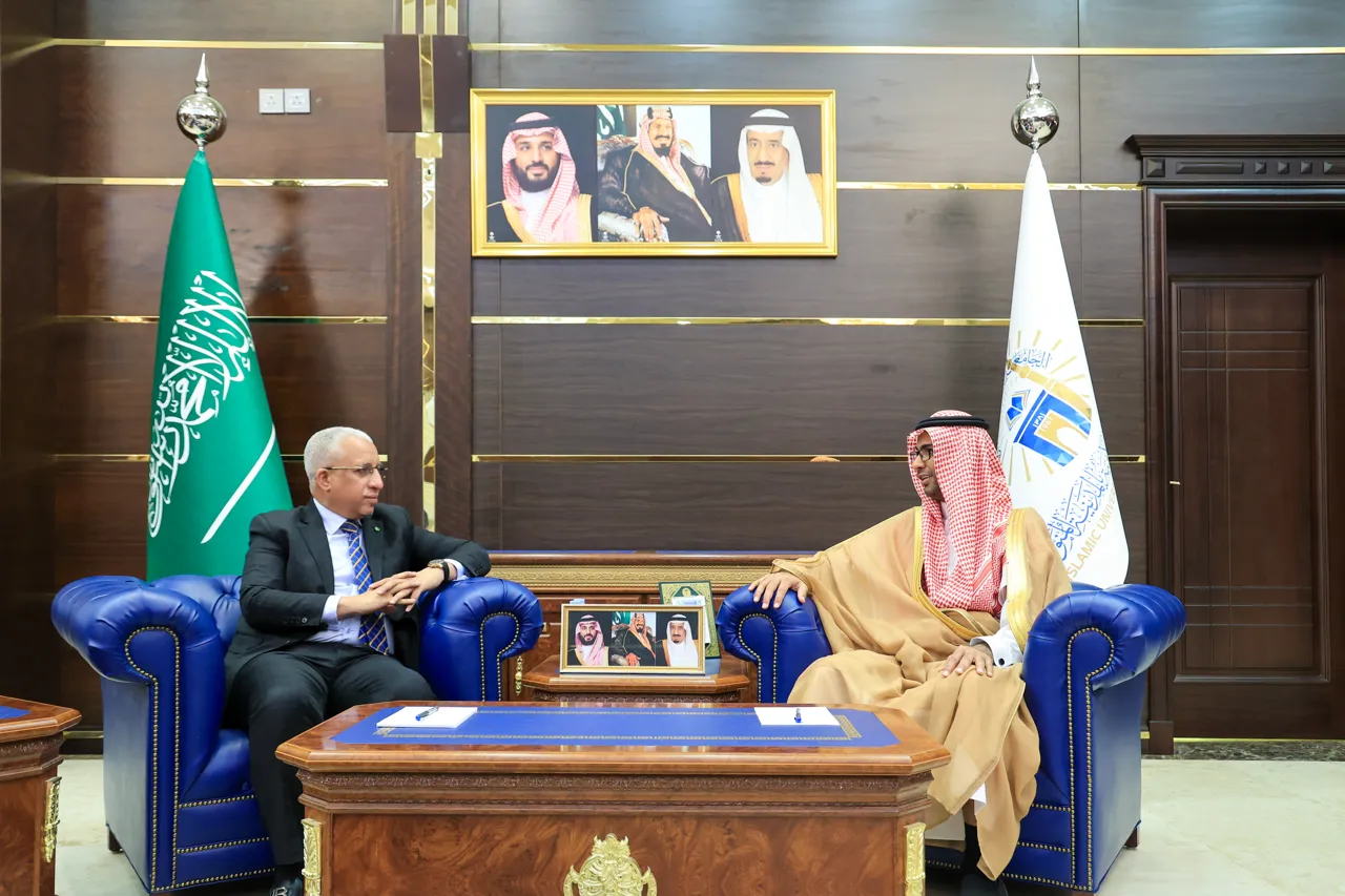 وكيل الجامعة للخدمات المشتركة يستقبل سفير الجمهورية الإسلامية الموريتانية لدى المملكة - 2