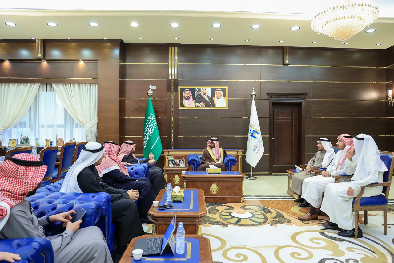 رئيس الجامعة الإسلامية يستقبل وفدًا من بنك العربي الوطني