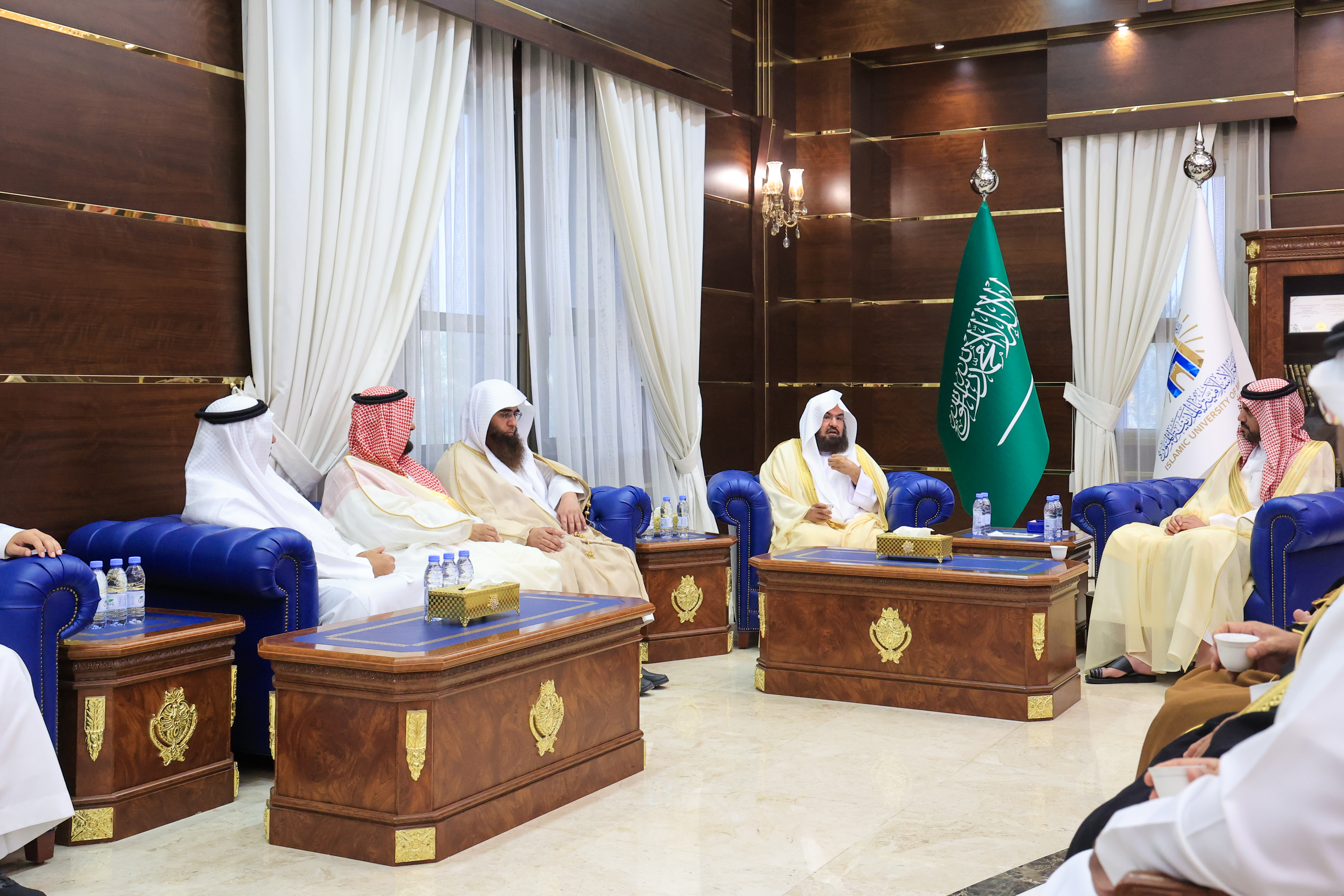رئيس الجامعة الإسلامية يستقبل معالي رئيس الشؤون الدينية بالمسجد الحرام والمسجد النبوي  - 2