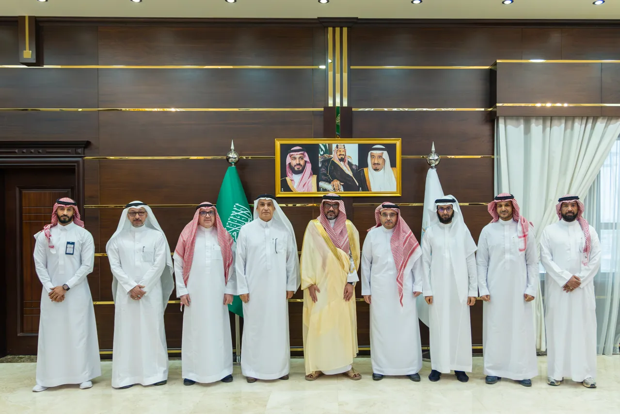 رئيس الجامعة يستقبل رئيس مجلس إدارة شركة الأدلاء - 4