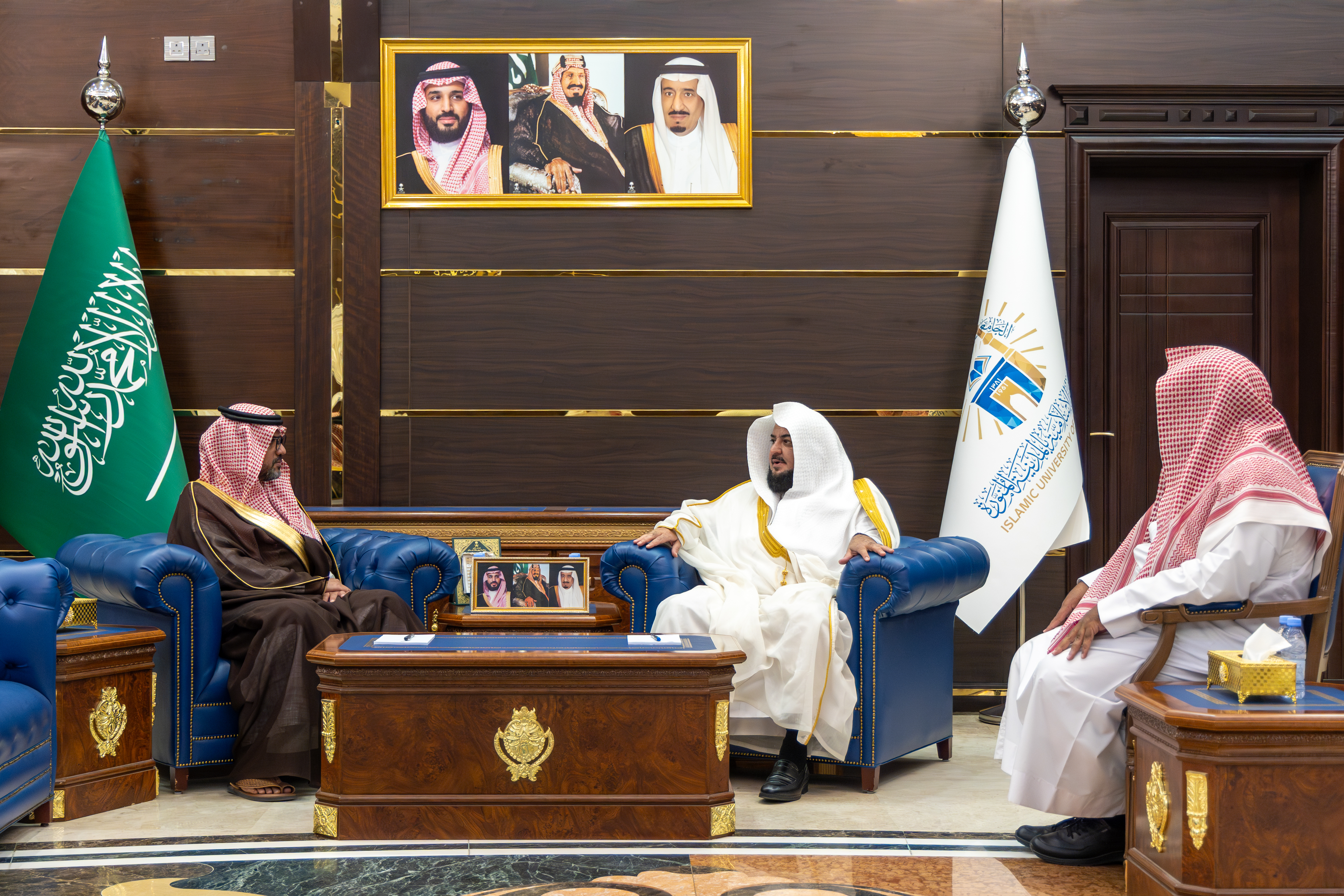 رئيس الجامعة الإسلامية يستقبل عضو هيئة كبار العلماء فضيلة الشيخ أ.د.عبدالإله المُلا - 3