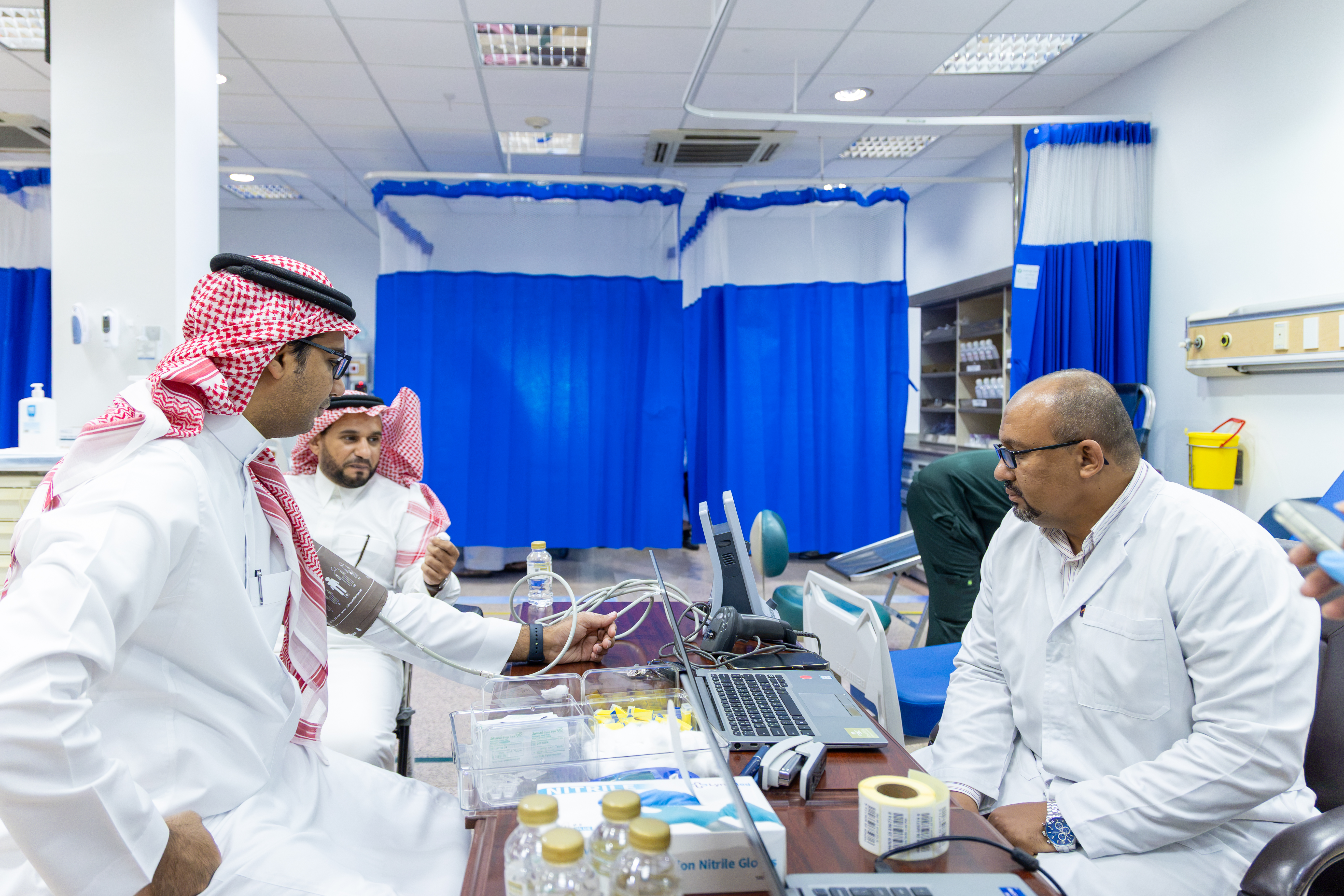 وكلاء الجامعة الإسلامية يشاركون في الحملة الوطنية للتبرع بالدم لعام 2026 - 2