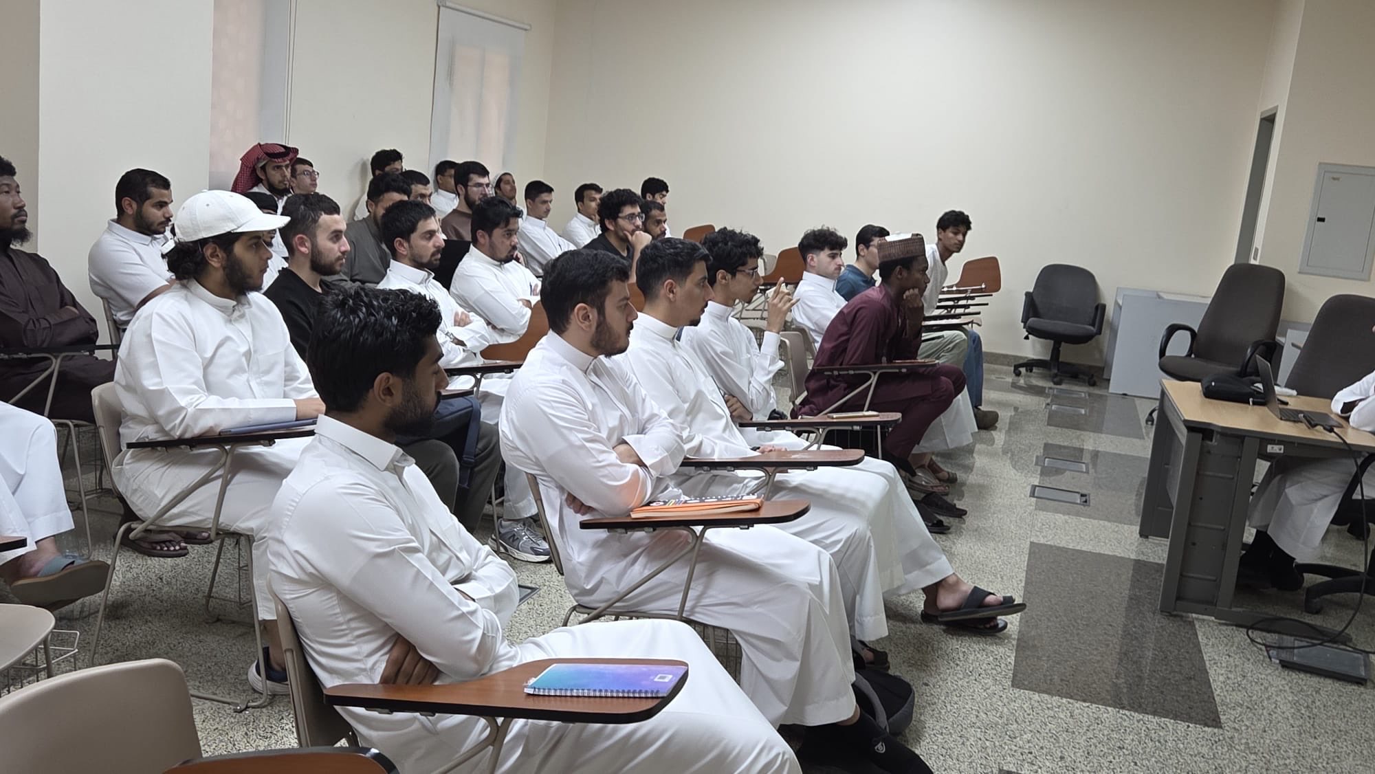 الجامعة الإسلامية تعزز الوعي الفكري لدى طلابها ببرامج علمية تتناول حماية الوطن والمقدسات ومواجهة الانحرافات الفكرية - 3
