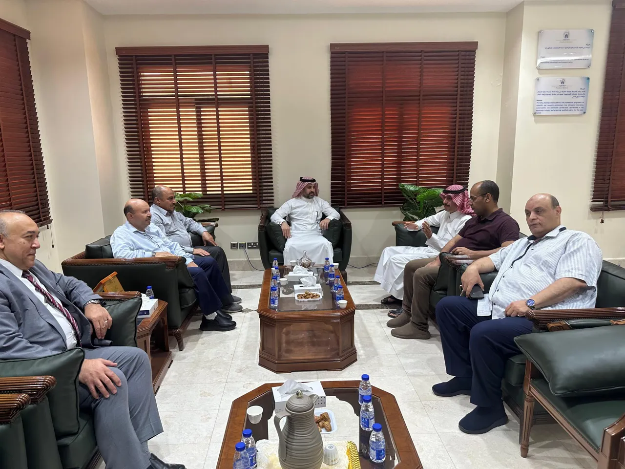 ضمن فعاليات أسبوع الجودة التاسع التقى عميد كلية العلوم د. طارق بن زياد أبولبده بوكالة الكلية للتطوير والجودة ممثلة بوكيل الكلية د. حمود عبدالله الطالب، وبحضور لجنة ضمان الجودة والاعتماد، وذلك عقب تكريم الكلية