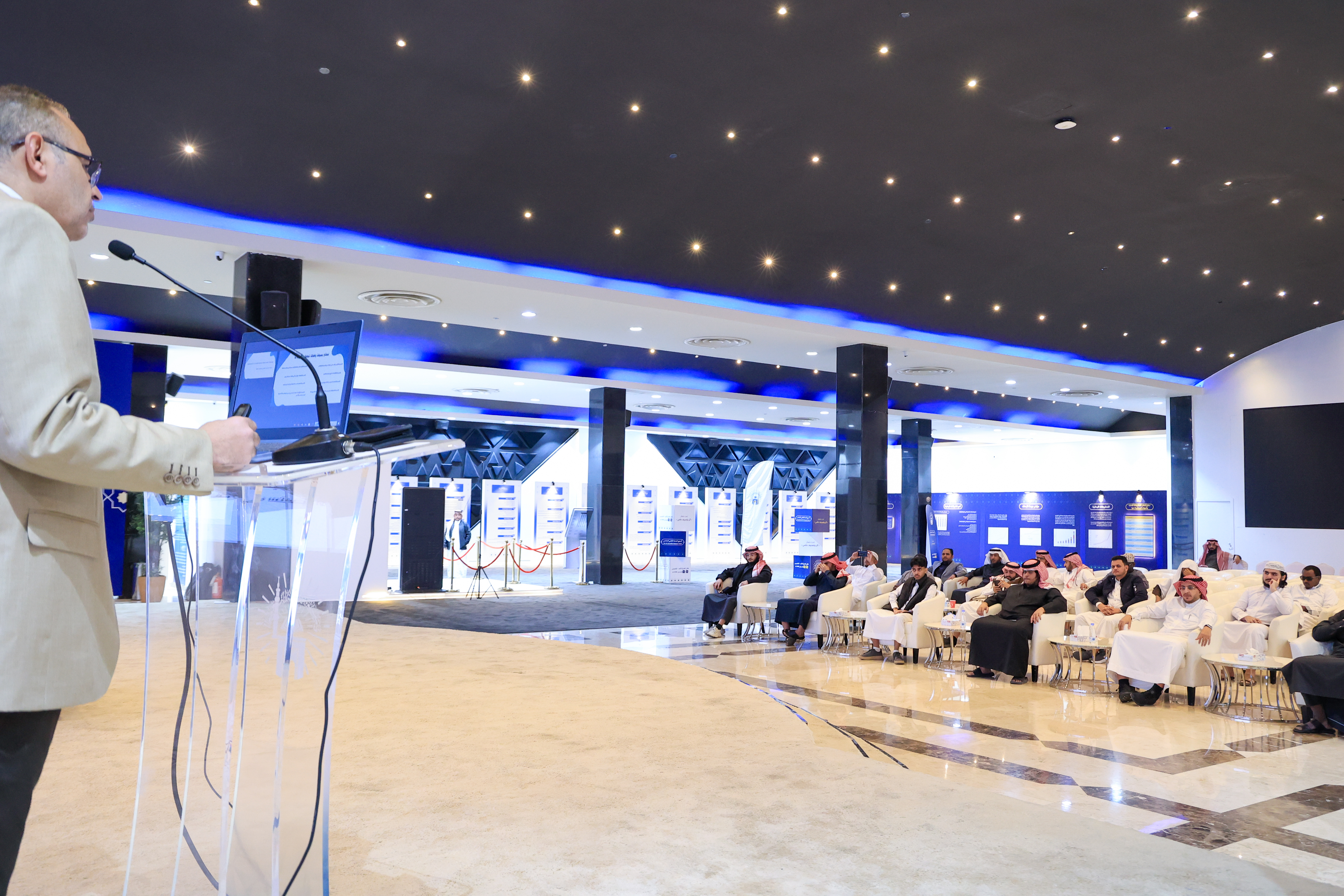 مركز الاستدامة يقيم دورة تدريبية بعنوان "توليد الأفكار البحثية الإبداعية في التخصصات التطبيقية" - 1