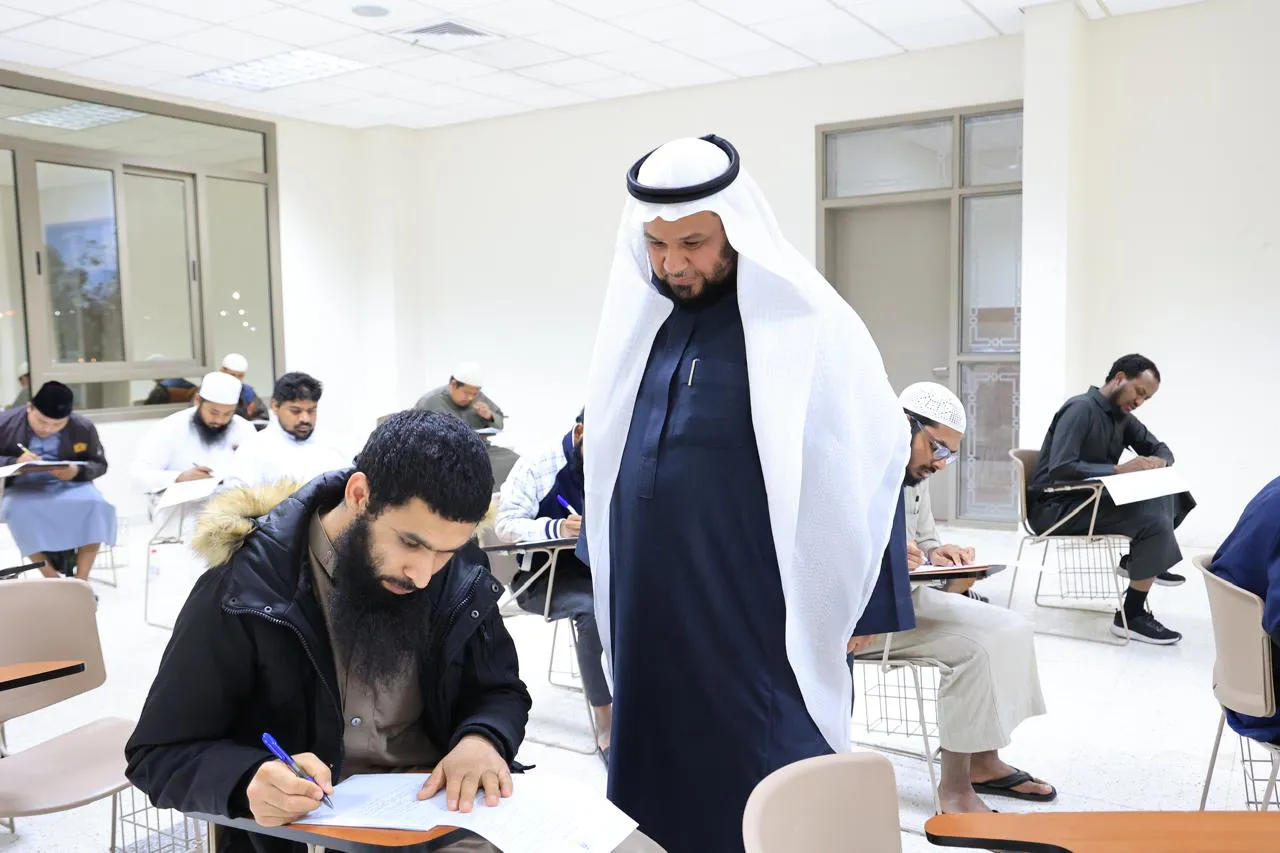 قامت #الجامعة_الإسلامية ممثلةً بـ #عمادة_الدراسات_العليا_والبحث_العلمي و بالتعاون مع عددٍ من كليات الجامعة بجولة تفقدية؛ لمتابعة سير الاختبارات النهائية - 3