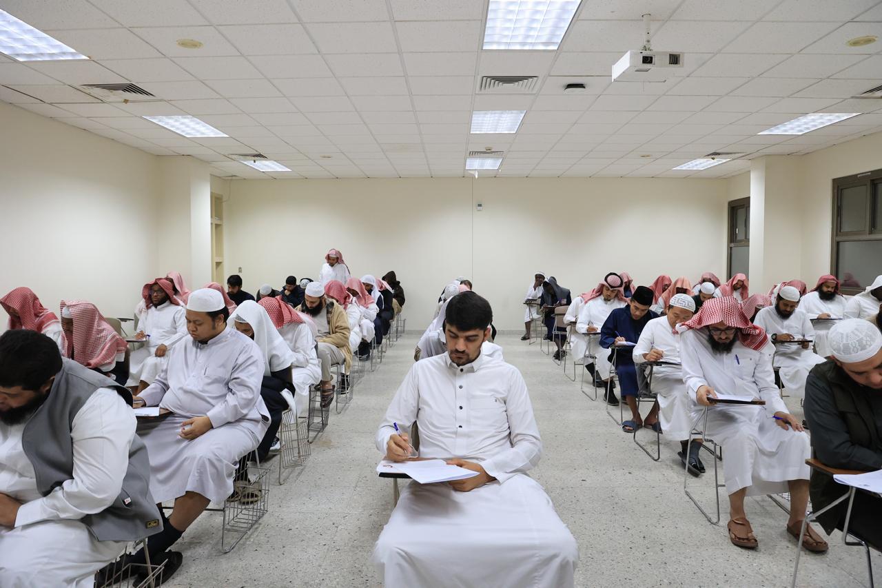 قامت ⁧‫#الجامعة_الإسلامية‬⁩ ممثلةً بـ ⁧‫#عمادة_الدراسات_العليا_والبحث_العلمي‬⁩ و بالتعاون مع عددٍ من كليات الجامعة بجولة تفقدية؛ لمتابعة سير الاختبارات النهائية - 4