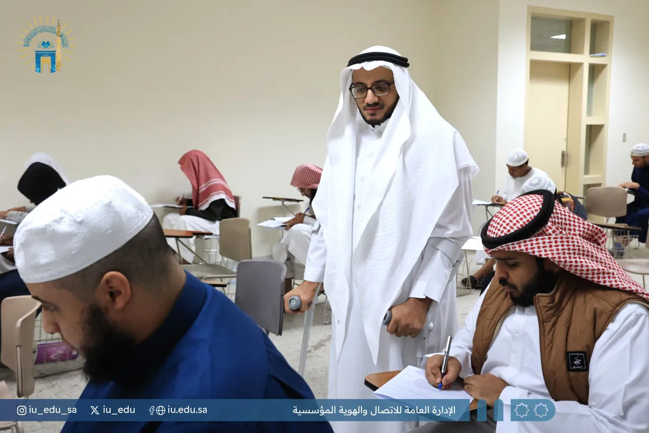 قامت #الجامعة_الإسلامية ممثلةً بـ #عمادة_الدراسات_العليا_والبحث_العلمي و بالتعاون مع عددٍ من كليات الجامعة بجولة تفقدية؛ لمتابعة سير الاختبارات النهائية - 5