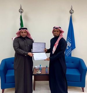 كرَّم سعادة وكيل الجامعة للدراسات العليا والبحث العلمي عددا من منسوبي ⁧‫عمادة الدراسات العليا‬⁩ ‏يتقدّمهم سعادة عميد الدراسات العليا، وسعادة وكيل العمادة، مثمِّناً جهودهم المتميّزة في فعاليات ⁧‫أسبوع الدراسات العليا‬⁩ الأول في الجامعة الإسلامية ‏راجيا لهم دوام التوفيق والسداد - 7