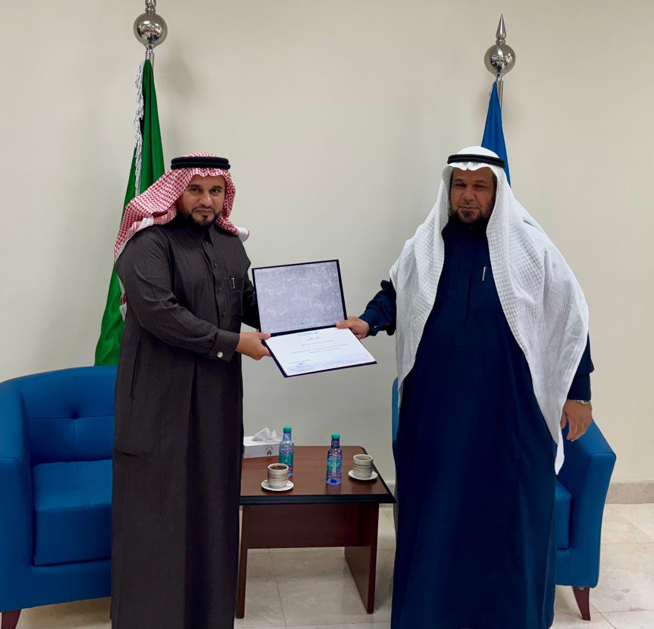 كرَّم سعادة وكيل الجامعة للدراسات العليا والبحث العلمي عددا من منسوبي ⁧‫عمادة الدراسات العليا‬⁩ ‏يتقدّمهم سعادة عميد الدراسات العليا، وسعادة وكيل العمادة، مثمِّناً جهودهم المتميّزة في فعاليات ⁧‫أسبوع الدراسات العليا‬⁩ الأول في الجامعة الإسلامية ‏راجيا لهم دوام التوفيق والسداد - 2