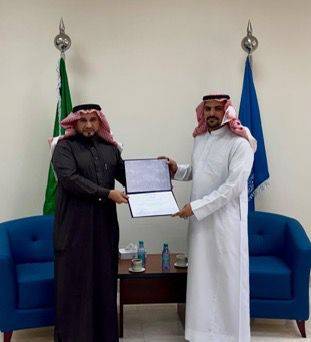 كرَّم سعادة وكيل الجامعة للدراسات العليا والبحث العلمي عددا من منسوبي ⁧‫عمادة الدراسات العليا‬⁩ ‏يتقدّمهم سعادة عميد الدراسات العليا، وسعادة وكيل العمادة، مثمِّناً جهودهم المتميّزة في فعاليات ⁧‫أسبوع الدراسات العليا‬⁩ الأول في الجامعة الإسلامية ‏راجيا لهم دوام التوفيق والسداد - 9