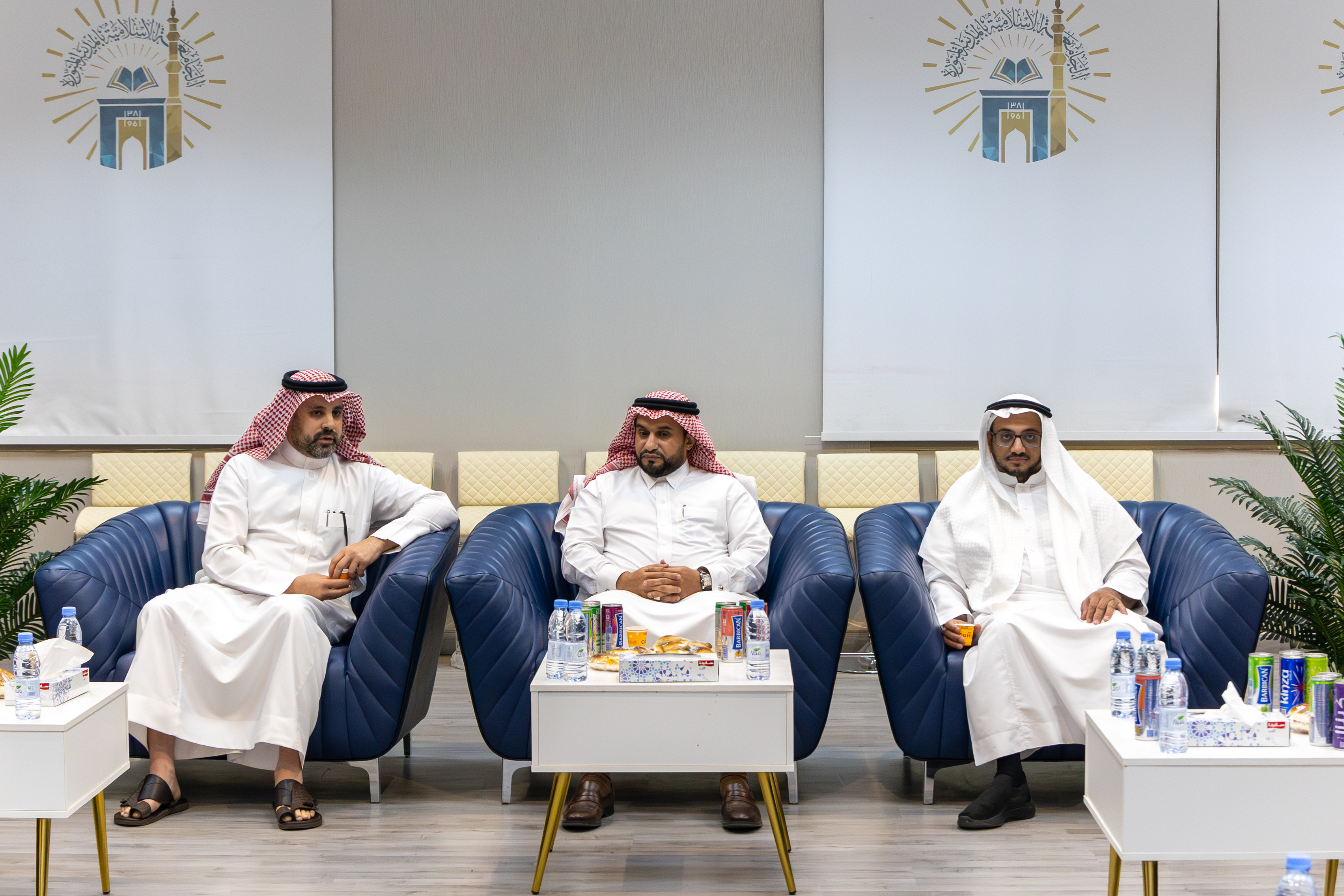 وكيل الجامعة للدراسات العليا والبحث العلمي يزور كلية العلوم ويهنّئ منسوبي قسم الرياضيات - 4