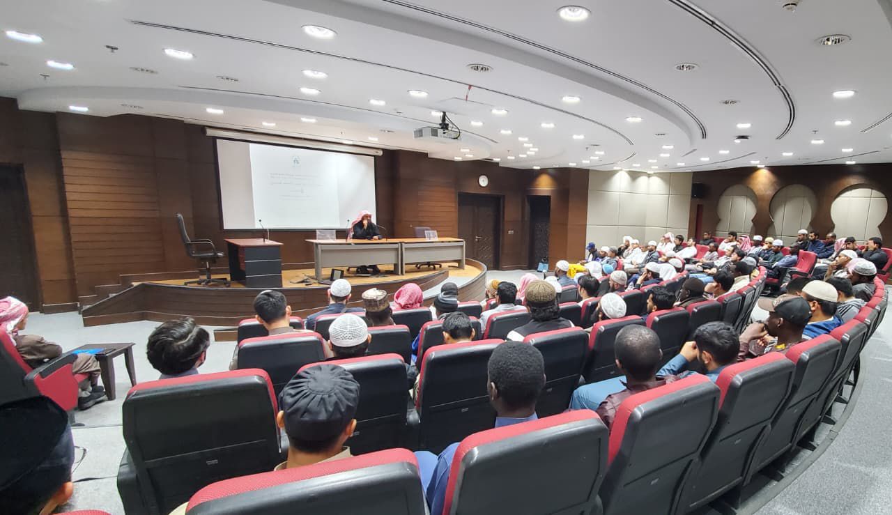 أقامت كلية الشريعة لقاء أكاديميًا بعنوان:  "منهج القرآن في غرس المعتقد الصحيح" - 3