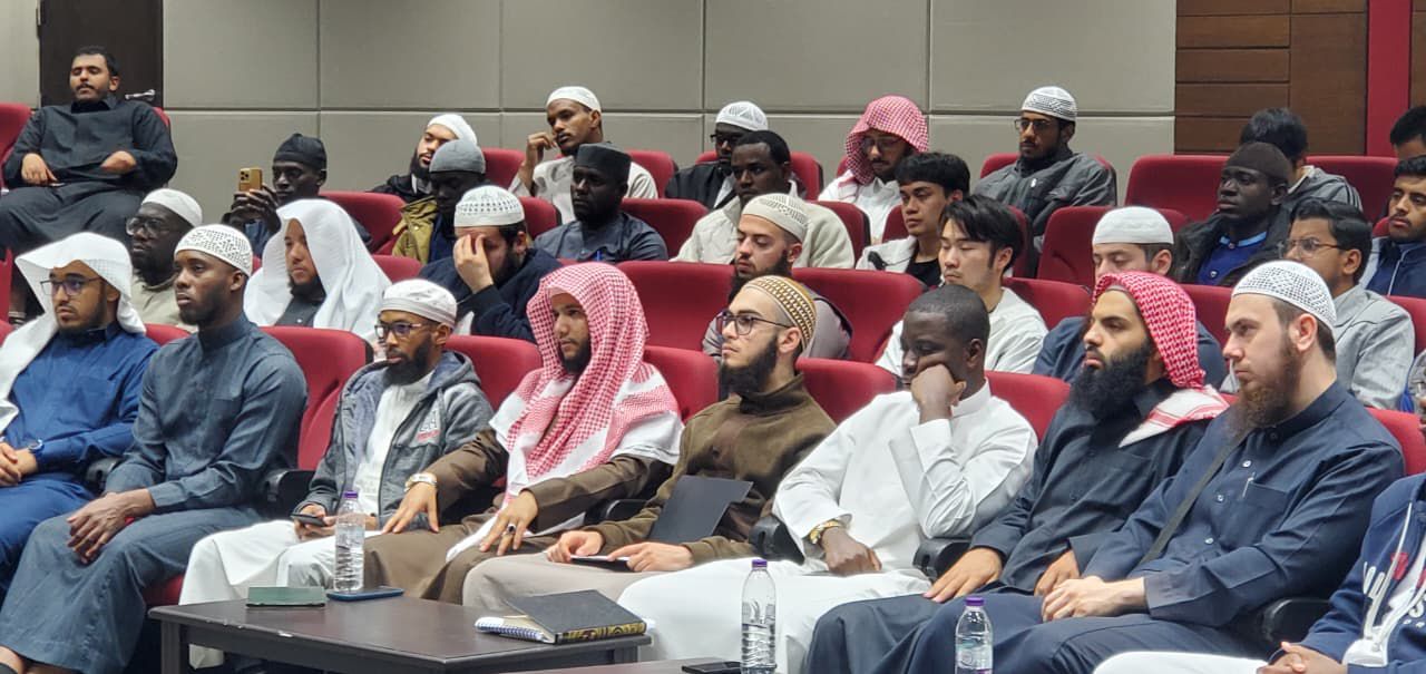 أقامت كلية الشريعة لقاء أكاديميًا بعنوان:  "منهج القرآن في غرس المعتقد الصحيح" - 1