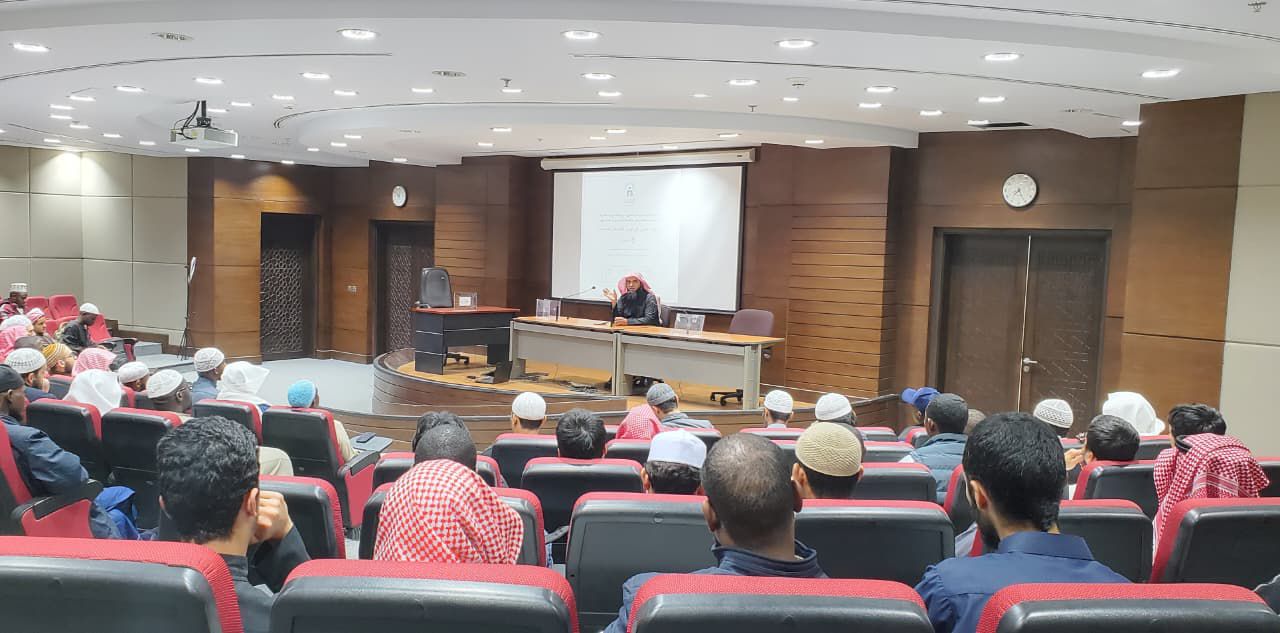 أقامت كلية الشريعة لقاء أكاديميًا بعنوان:  "منهج القرآن في غرس المعتقد الصحيح" - 2