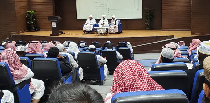 في أسبوع الدراسات العليا أقامت كلية الشريعة لقاء علميًا حول الأولويات البحثية في الأقسام العلمية - 2