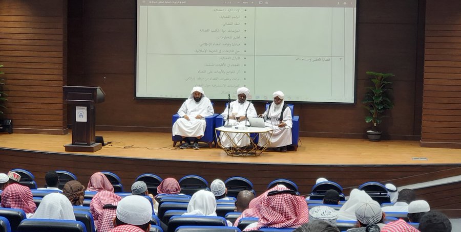 في أسبوع الدراسات العليا أقامت كلية الشريعة لقاء علميًا حول الأولويات البحثية في الأقسام العلمية - 1
