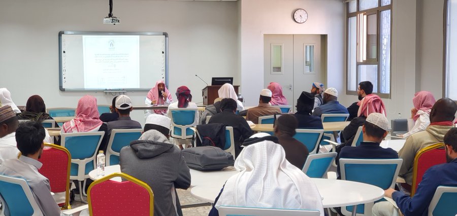 أقامت كلية الشريعة لقاء أكاديميًا بعنوان:  "جهود المملكة العربية السعودية في مواجهة الانحراف الفكري من خلال الدراسات الشرعية" - 2